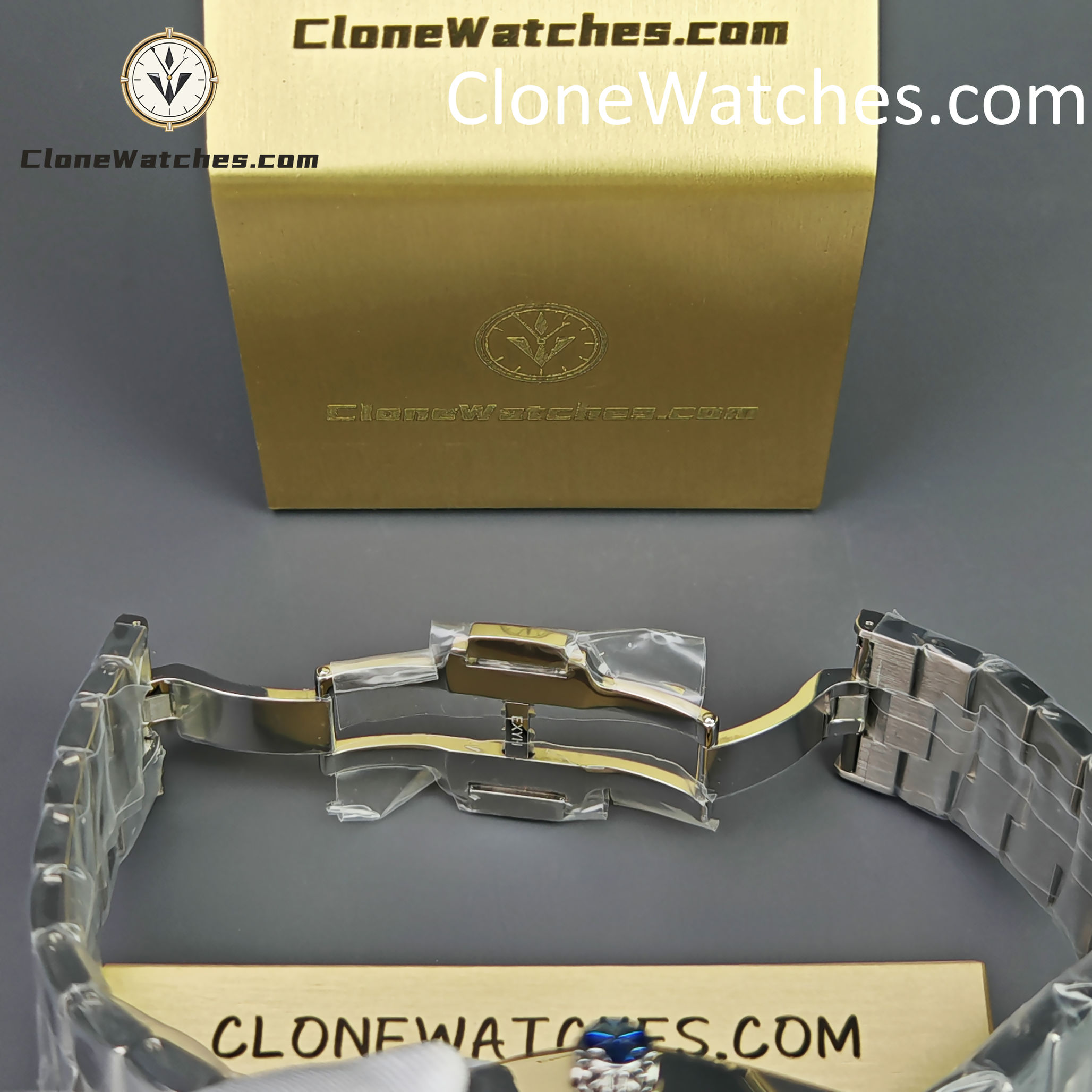 Vacheron Constantin Super Clone Watches 1:1 Overseas 4500V/210A-B483 Black Dial