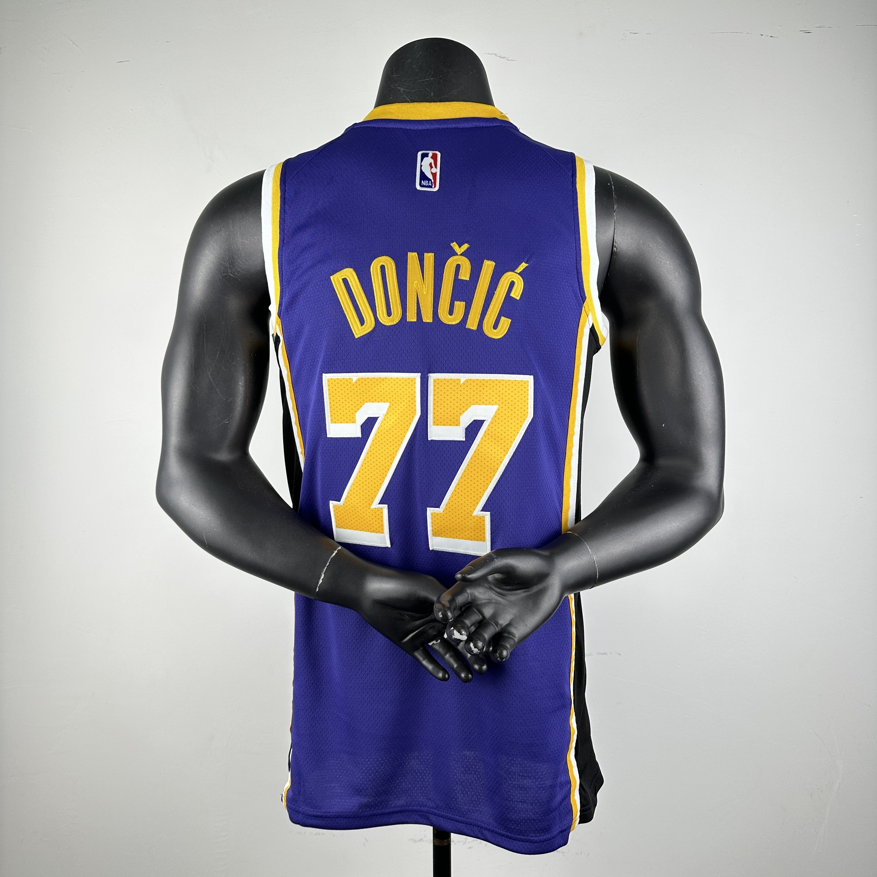 Embroidered Lakers Jumpman No. 77 Dončić