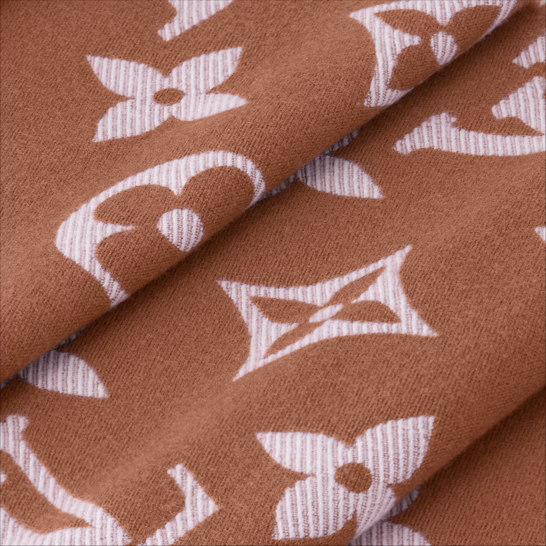 LV Essential Scarf