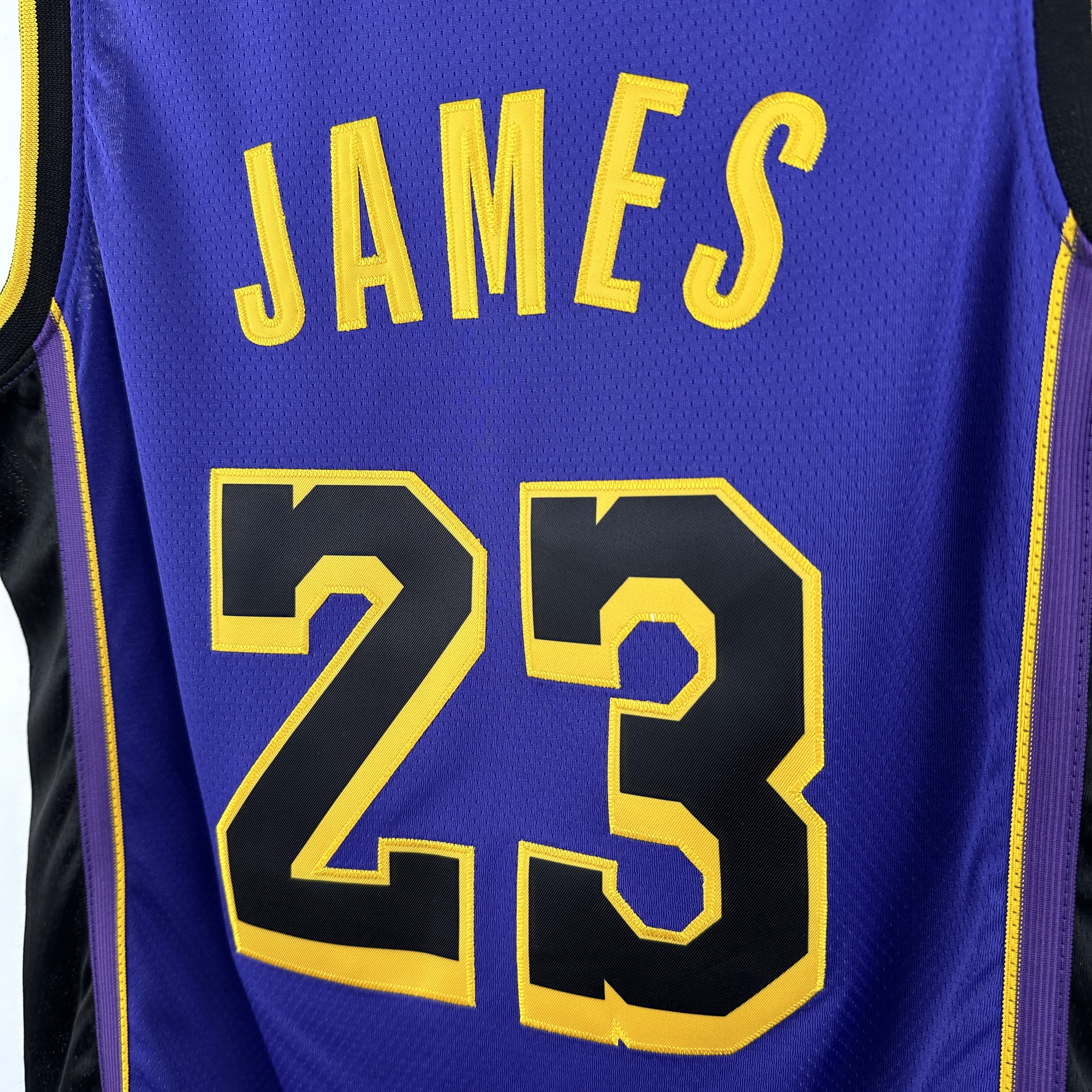 Embroidery 23rd season Lakers flying man model No. 23 James