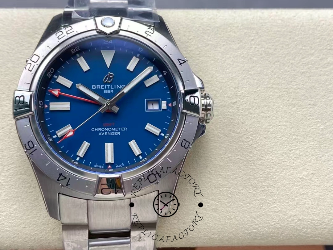 Breitling Avenger Automatic GMT A32320101C1A1 44mm Replica