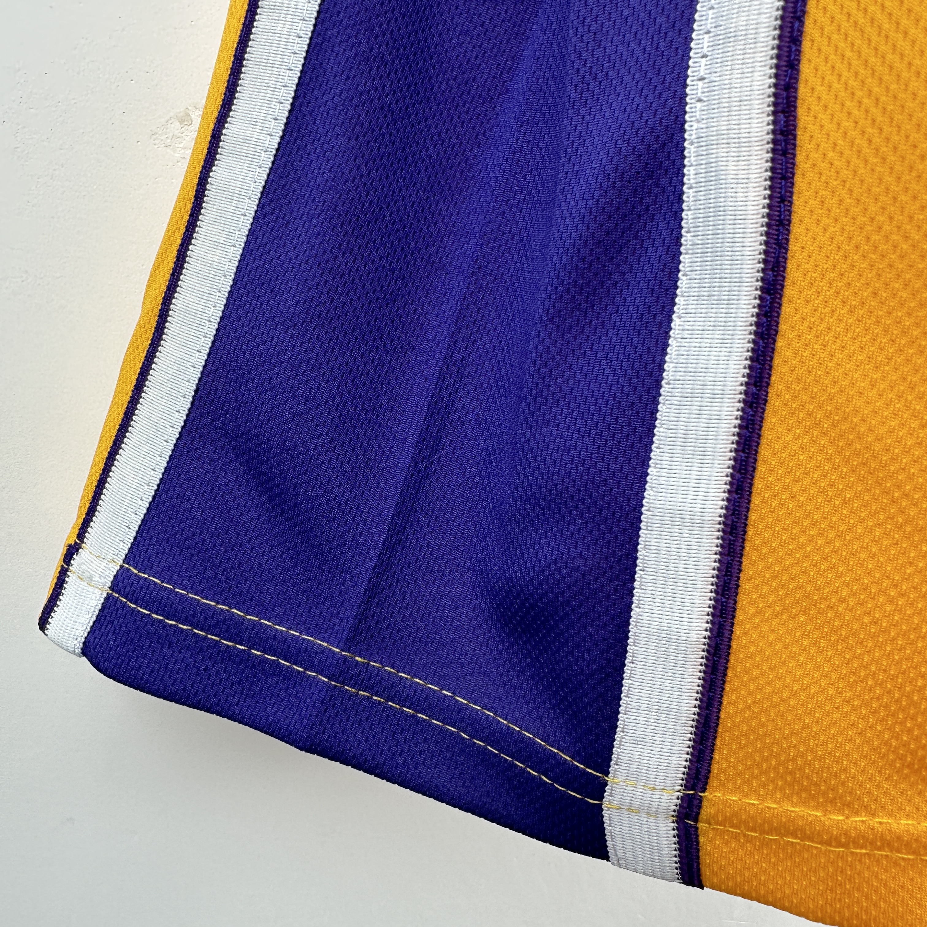 Embroidered MN Retro Jersey Lakers 00/01 Season V-neck Yellow No. 8 Kobe