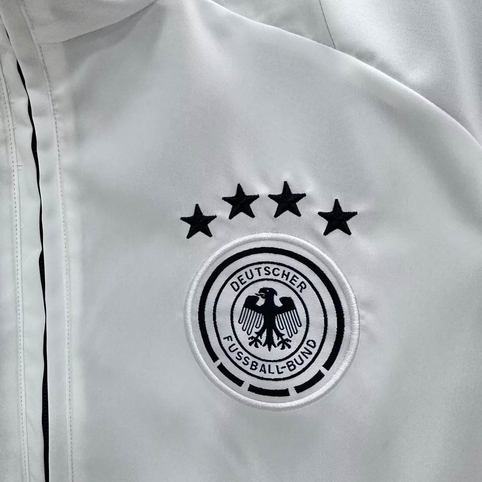 2025/26 German black and white double-faced windbreaker