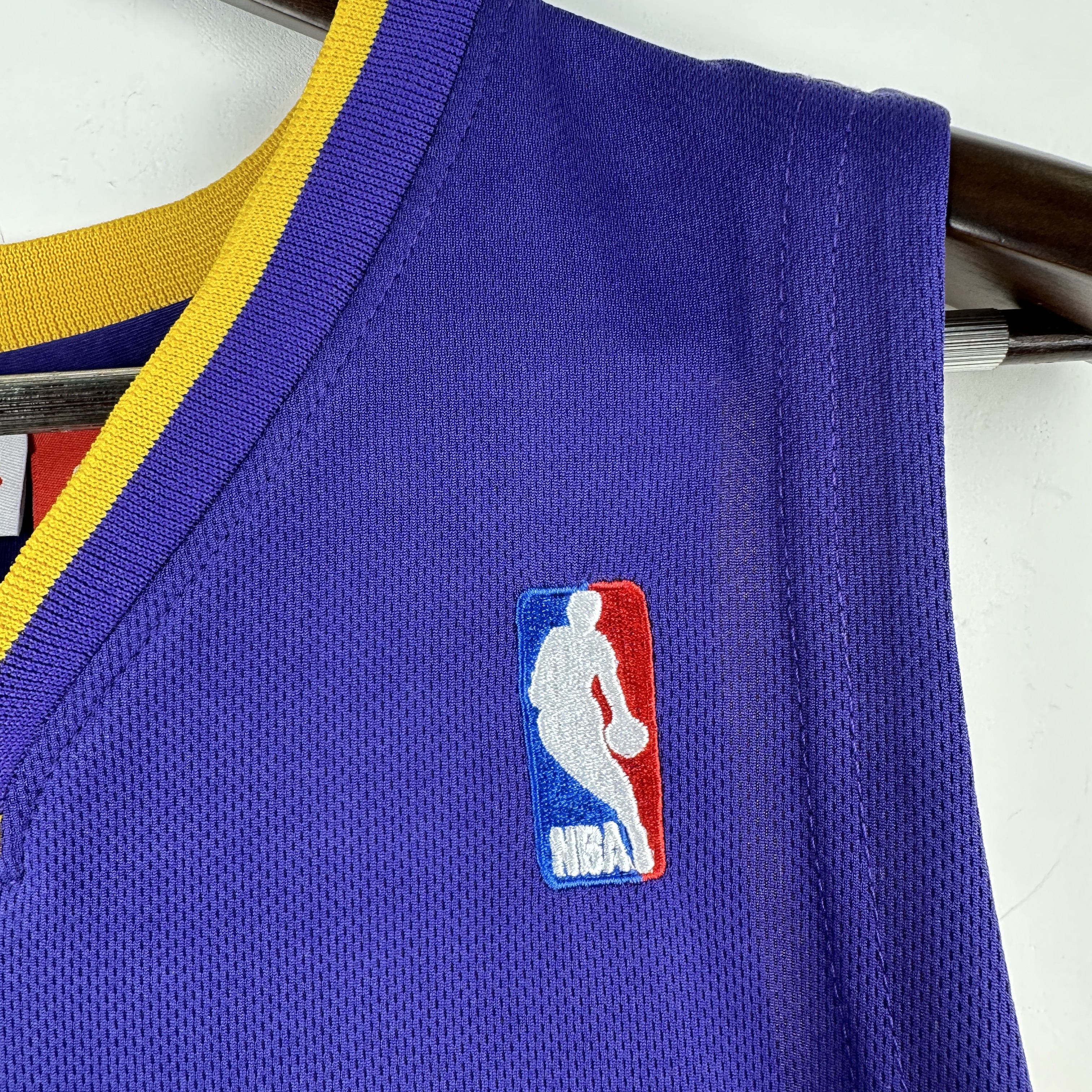 Embroidered MN Retro Jersey Lakers 00/01 Season V-neck Purple No. 8 Kobe
