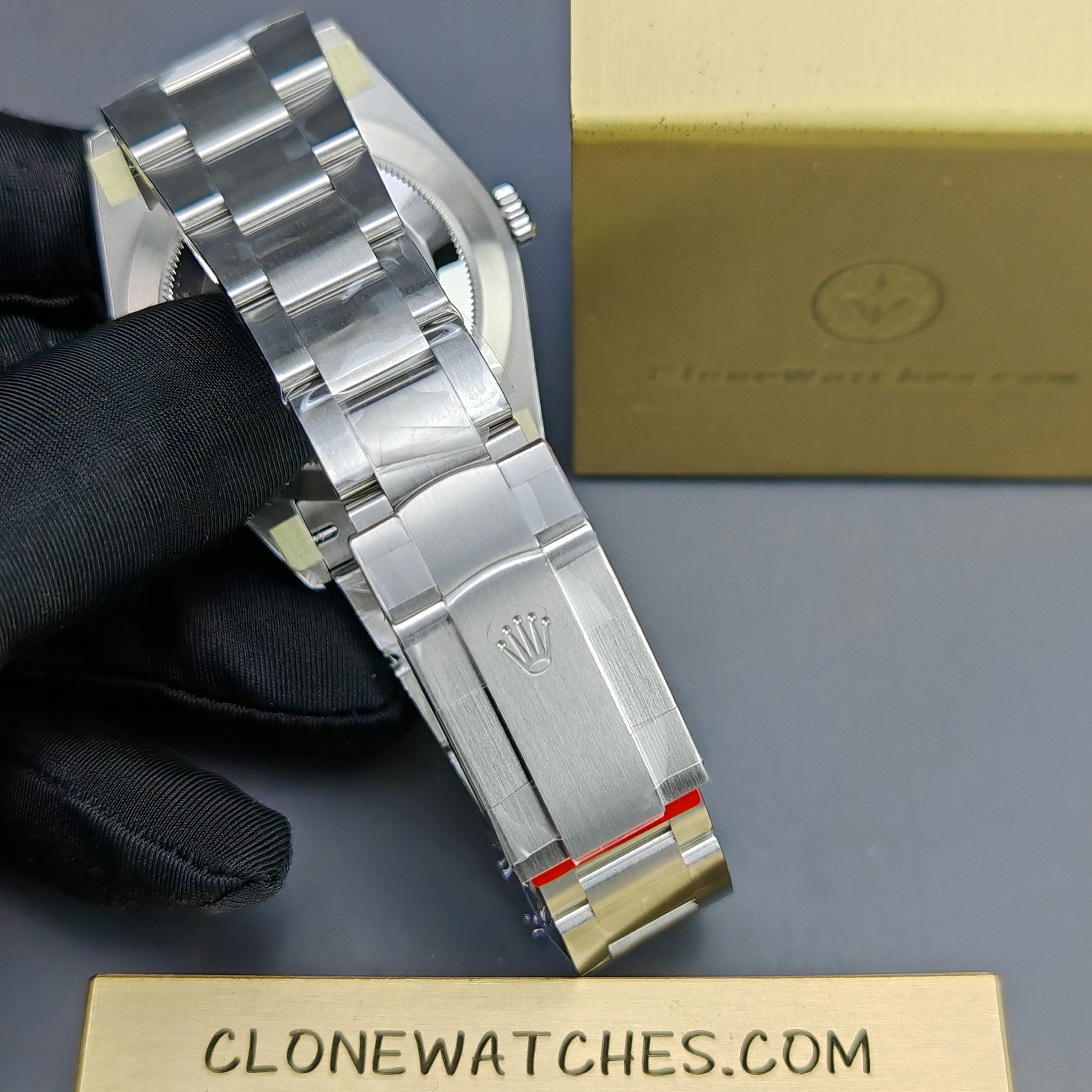 Rolex Super Clone Watches 1:1 Oyster Perpetual Red Dial 41mm M124300 3230 Movement
