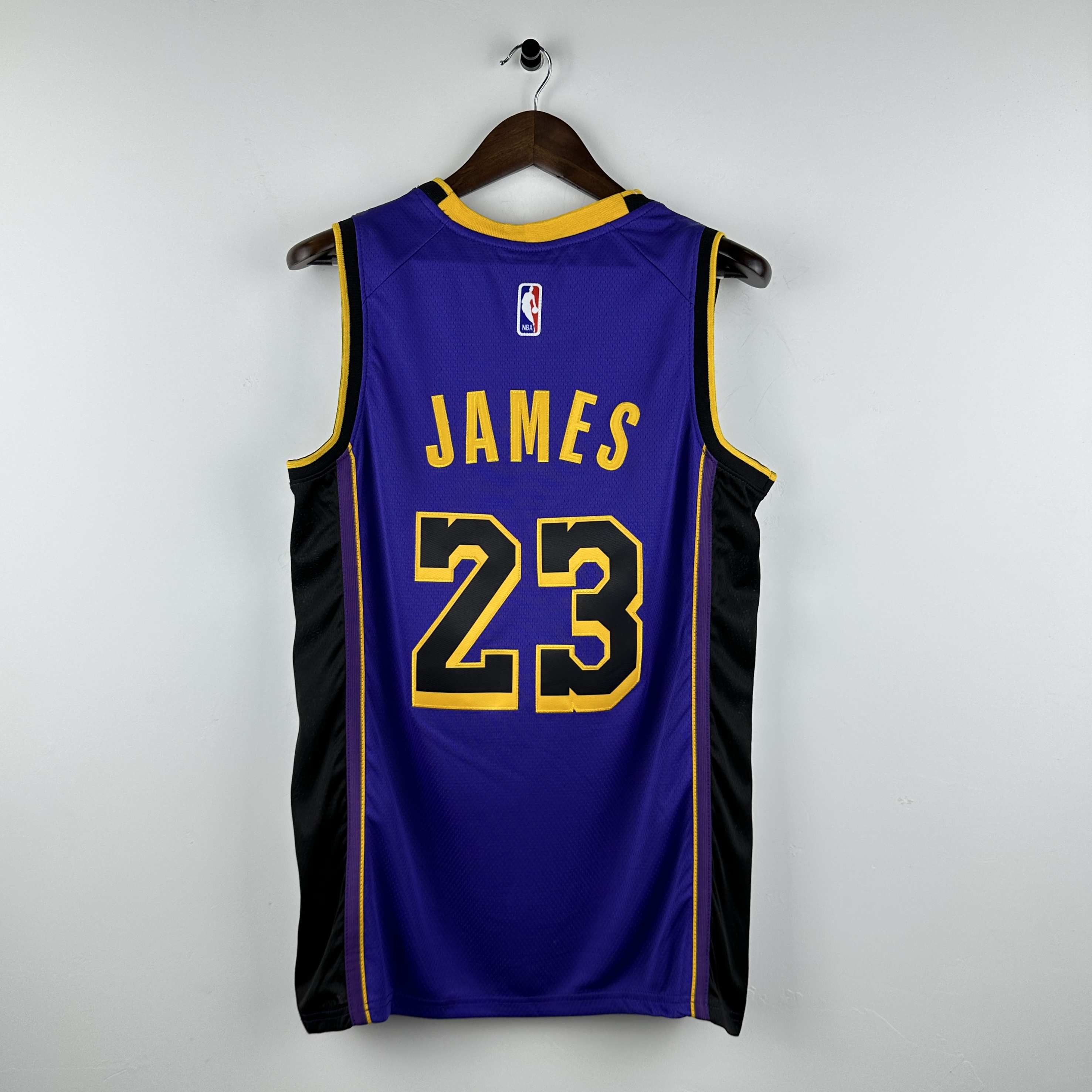 Embroidery 23rd season Lakers flying man model No. 23 James