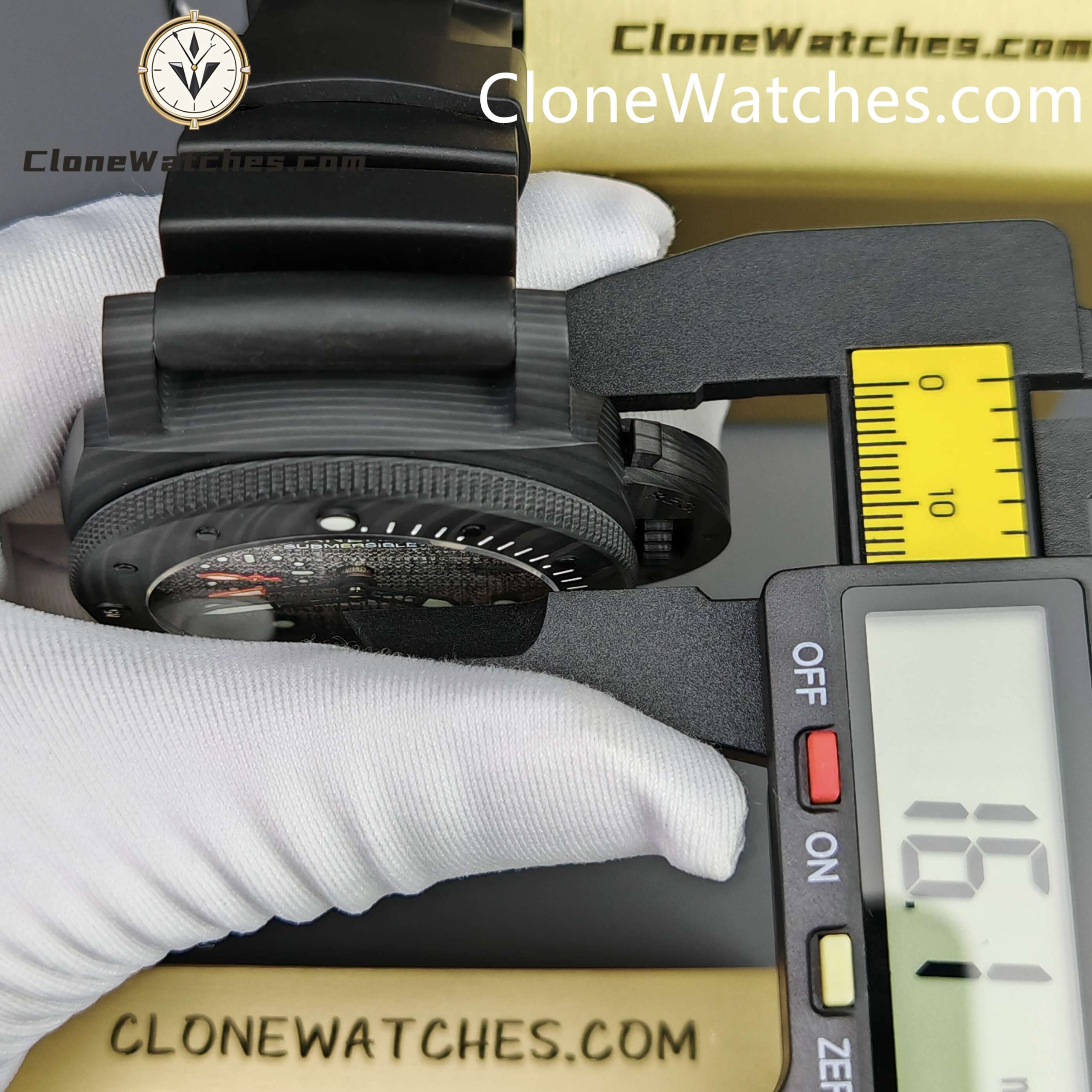 Panerai Super Clone Watches 1:1 Submersible Luna Rossa CarboTech GMT America’s Cup PAM 01039