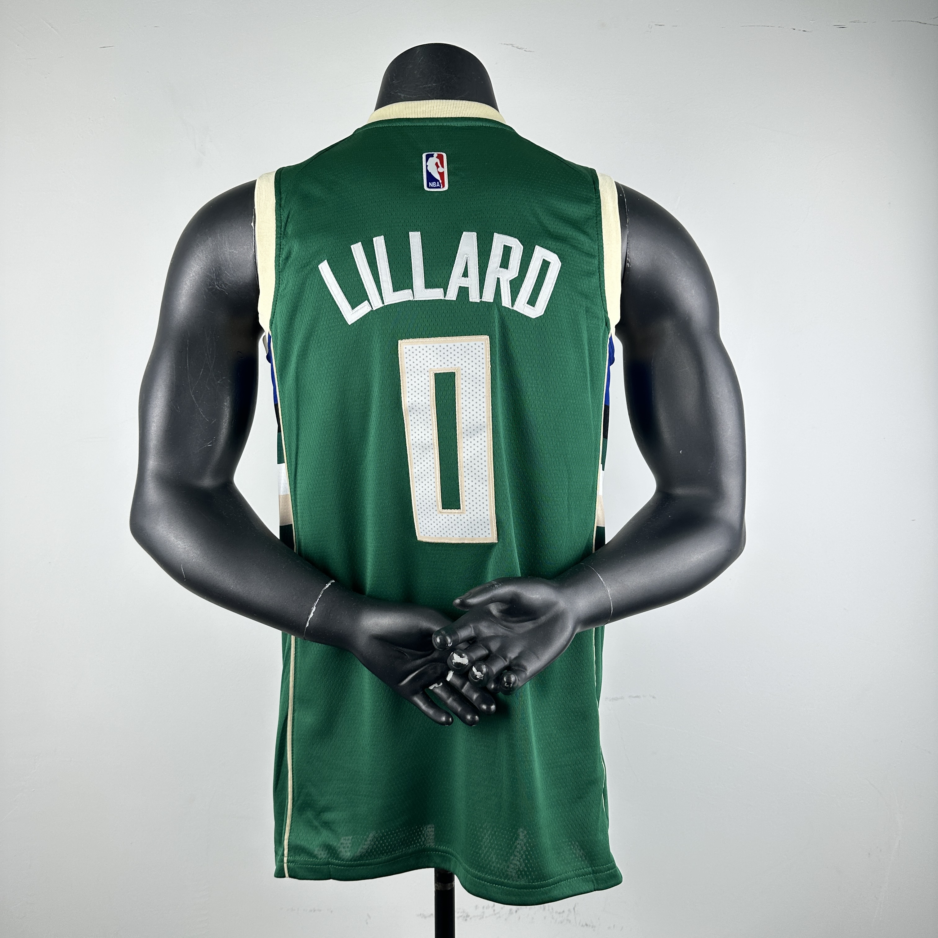 Embroidered Bucks V-neck Green No. 0 Lillard