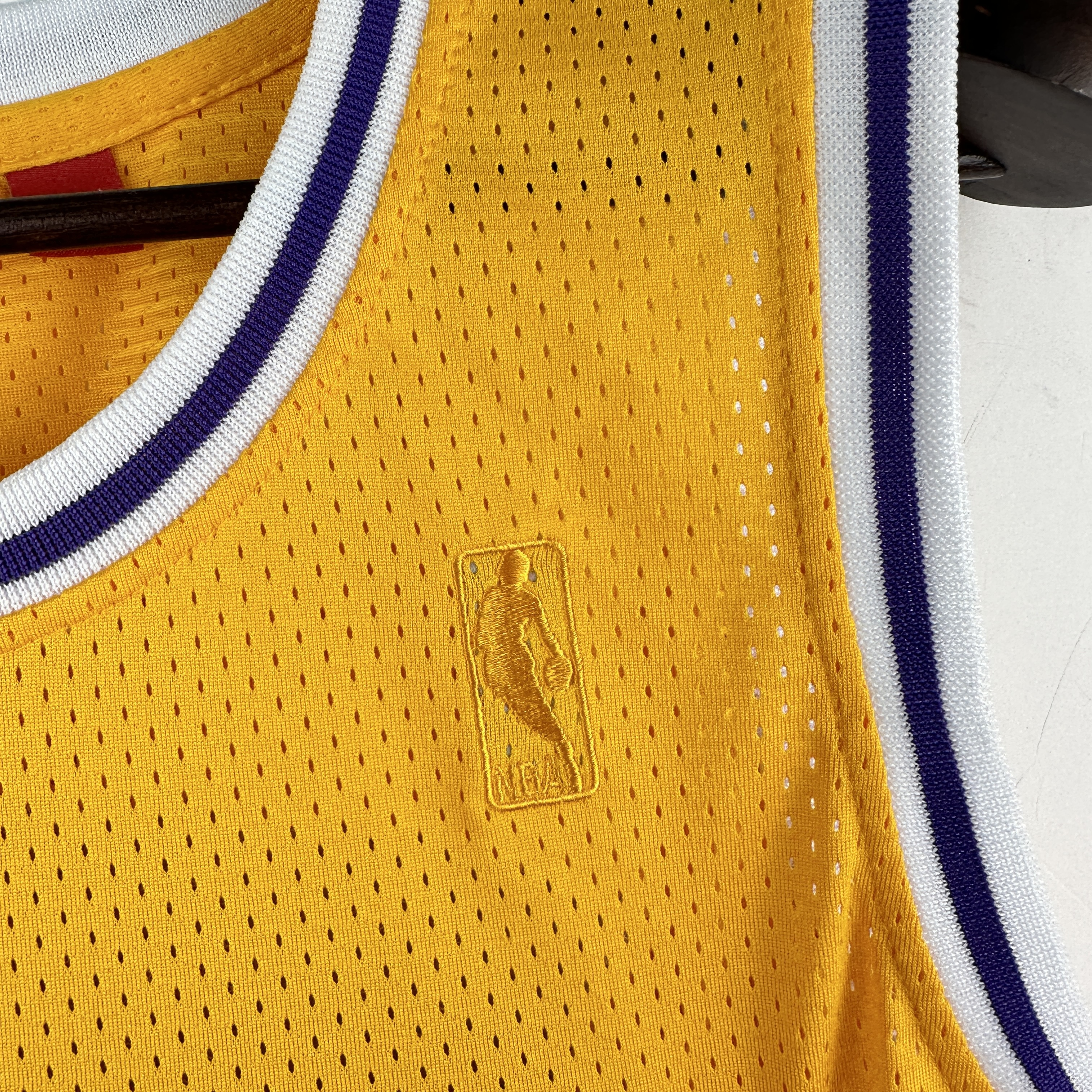 Embroidered MN Retro Jersey Lakers 07/08 Season Crew Neck Yellow No. 24 Kobe