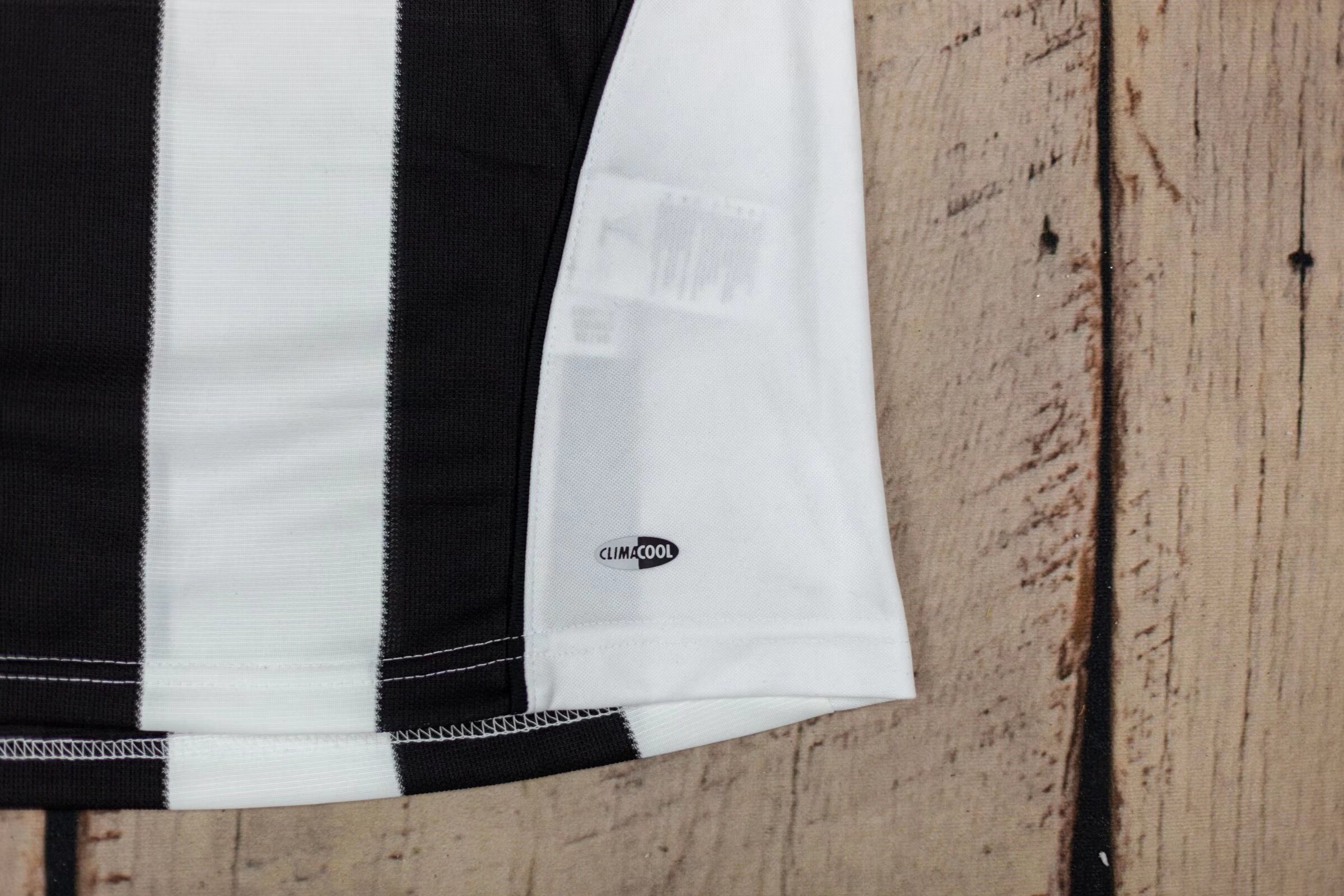 2005/06 Newcastle United Home Shirt