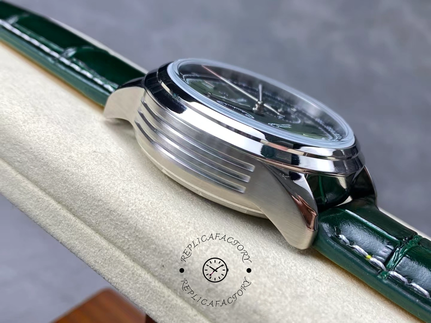 Breitling Premier B01 Chronograph 42 Bentley British Racing Green AB0118A11L1X1 Replica Watch
