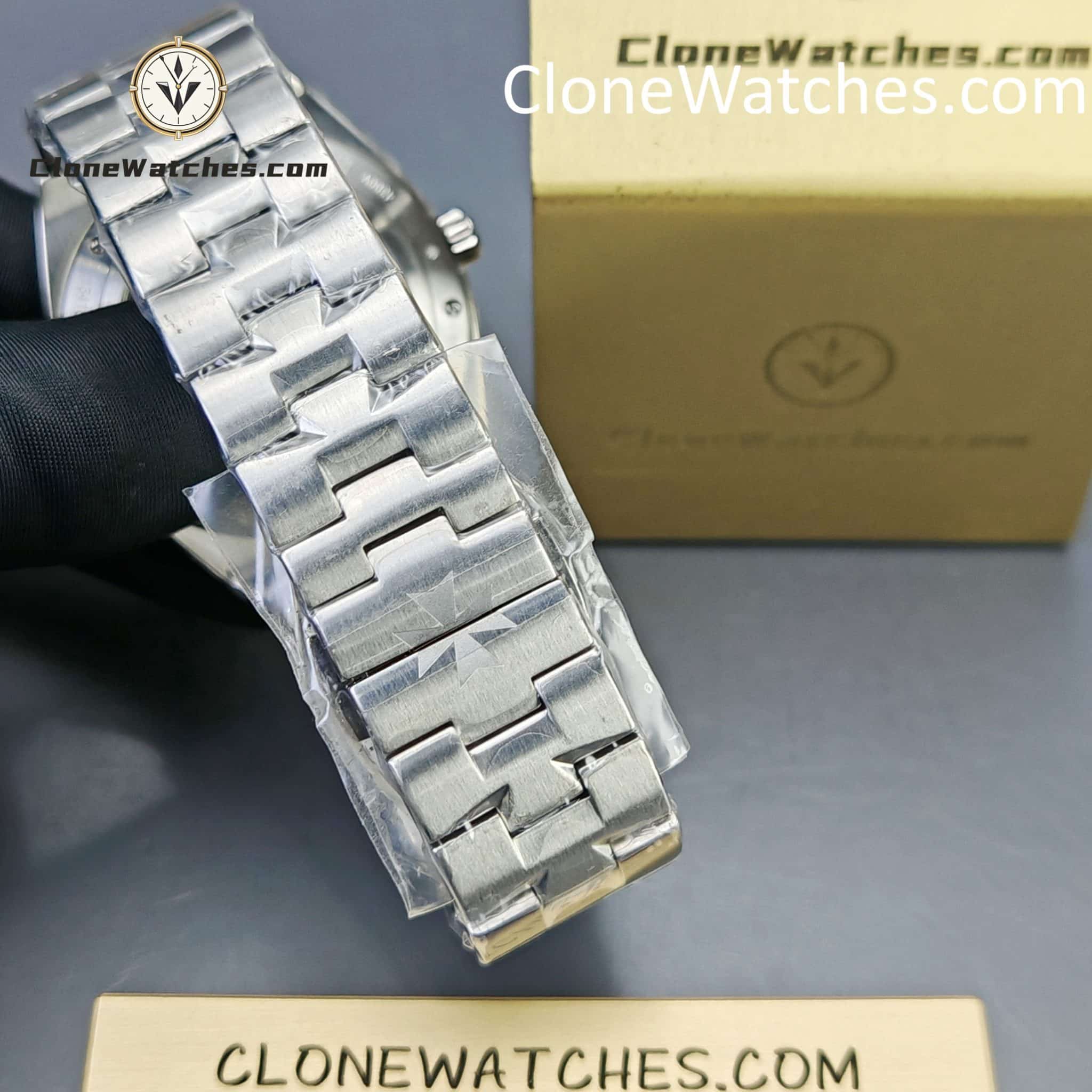 Vacheron Constantin Super Clone Watches 1:1 Overseas perpetual calendar 4300V/220G-B945 Blue Dial