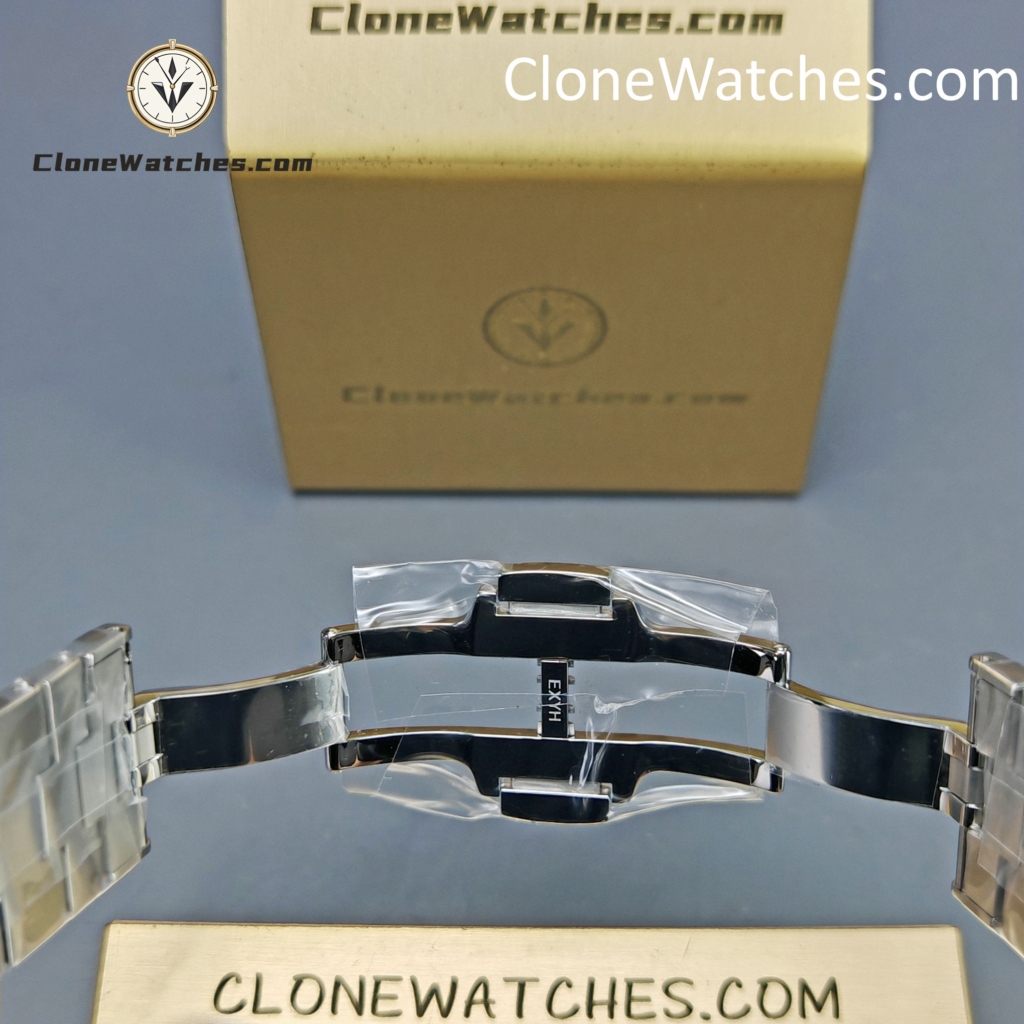 Vacheron Constantin Super Clone Watches 1:1 Overseas 4500V/210A-B126 Silvery white Dial