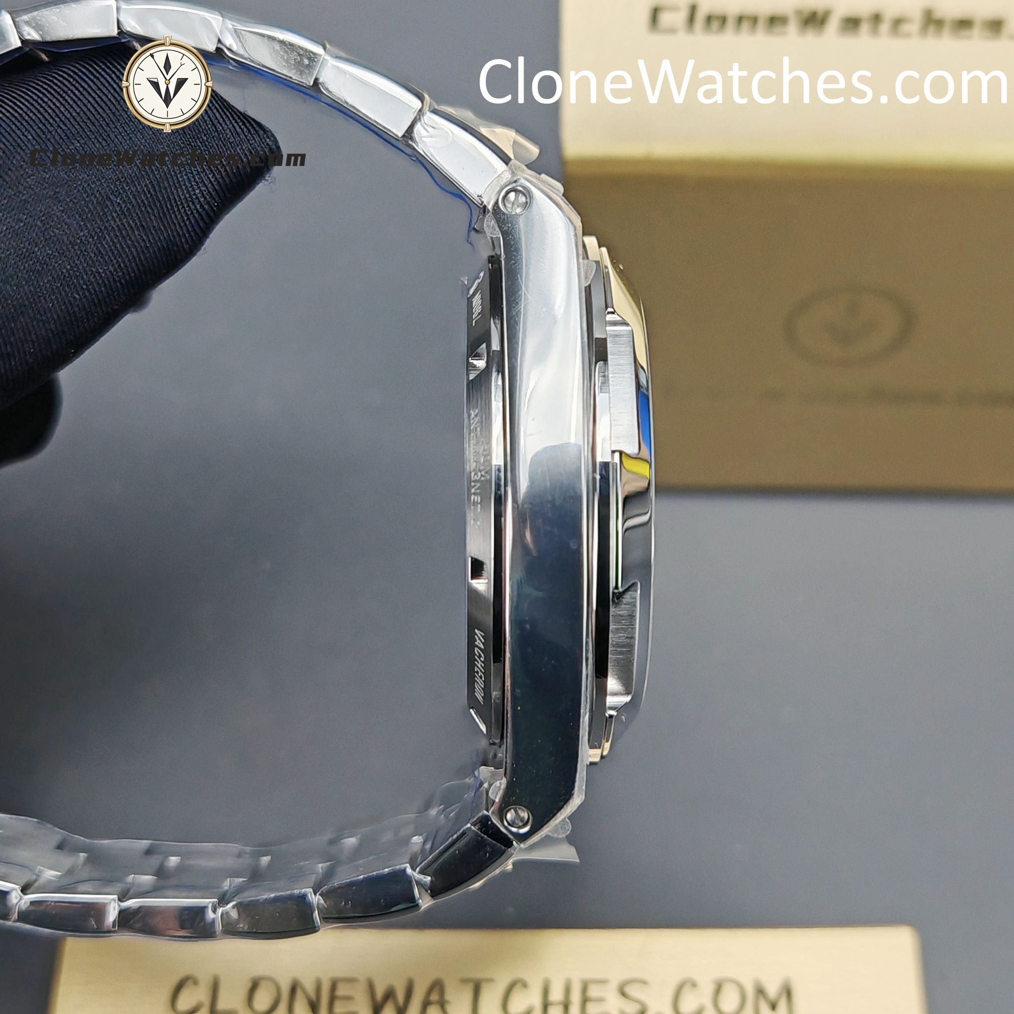 Vacheron Constantin Super Clone Watches 1:1 Overseas Dual Time 7920V/210A-B334 Blue Dial