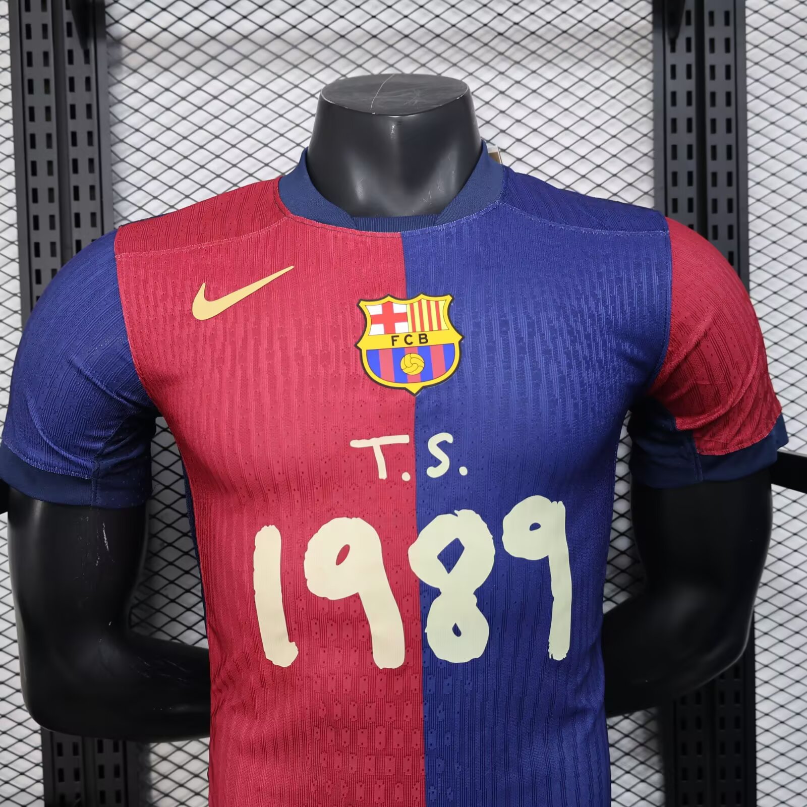 2025-26-Barcelona home stadium advertising - player version