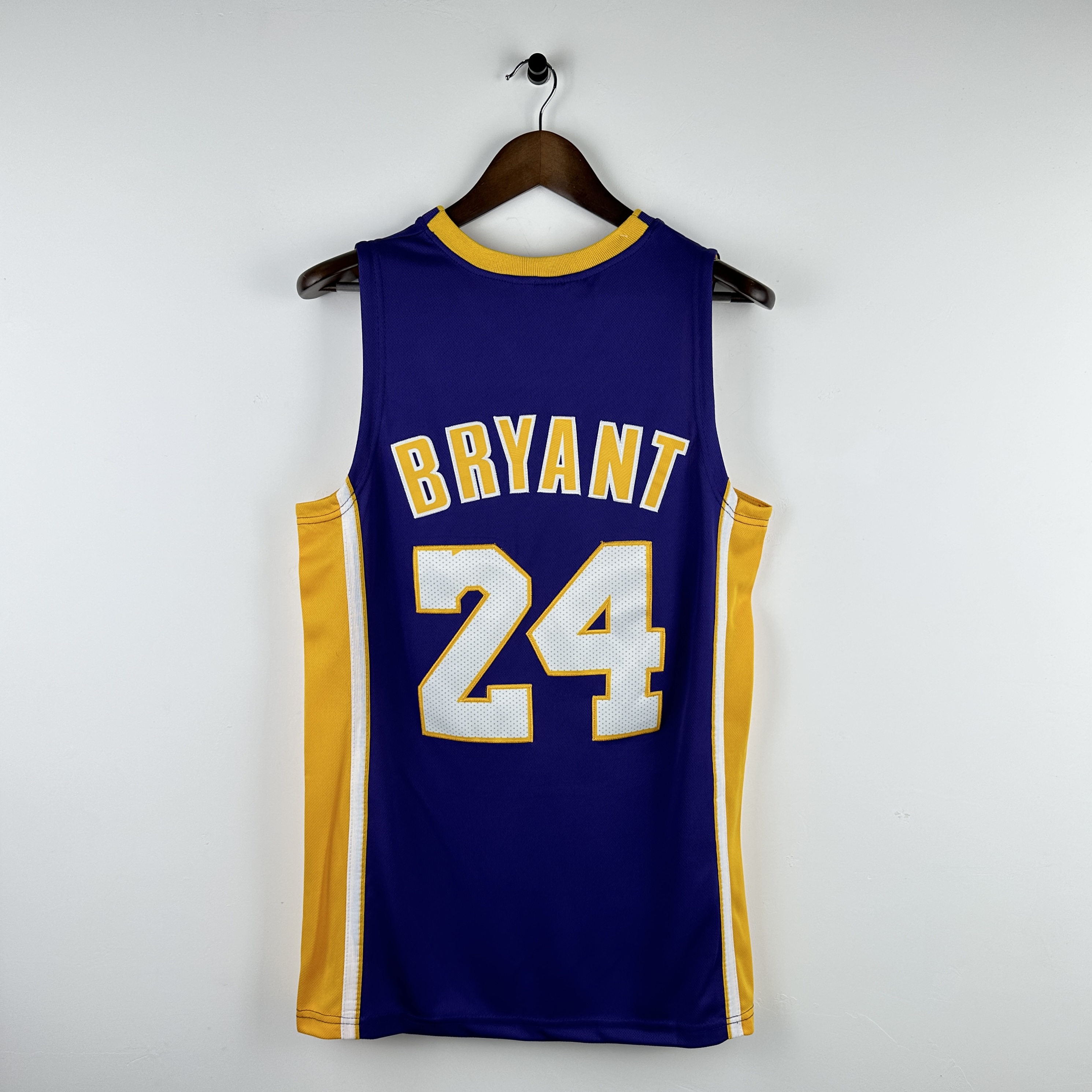 Embroidered MN Retro Jersey Lakers 00/01 Season V-neck Purple No. 24 Kobe