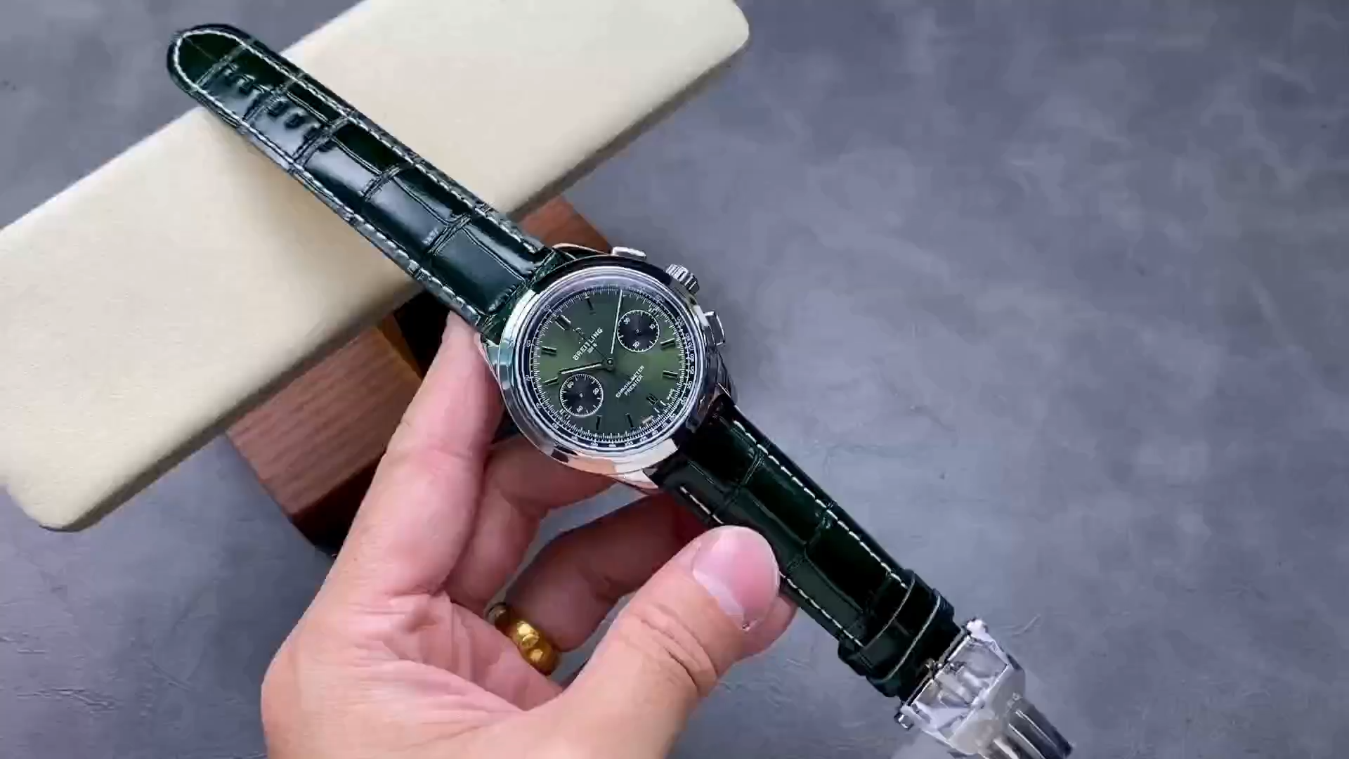 Breitling Premier B01 Chronograph 42 Bentley British Racing Green AB0118A11L1X1 Replica Watch