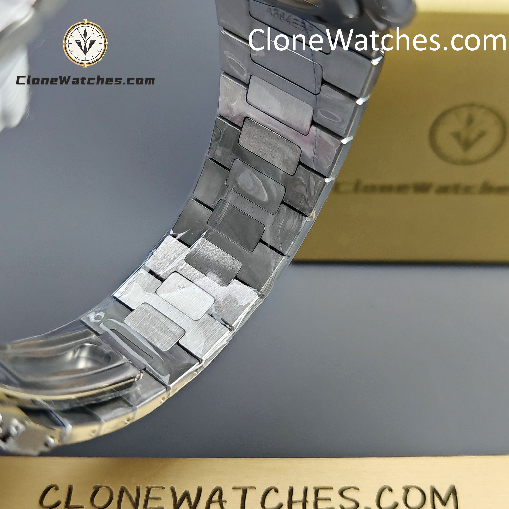 Patek Philippe Super Clone Watches 1:1 Nautilus 5711 Green Dial Diamond Bezel