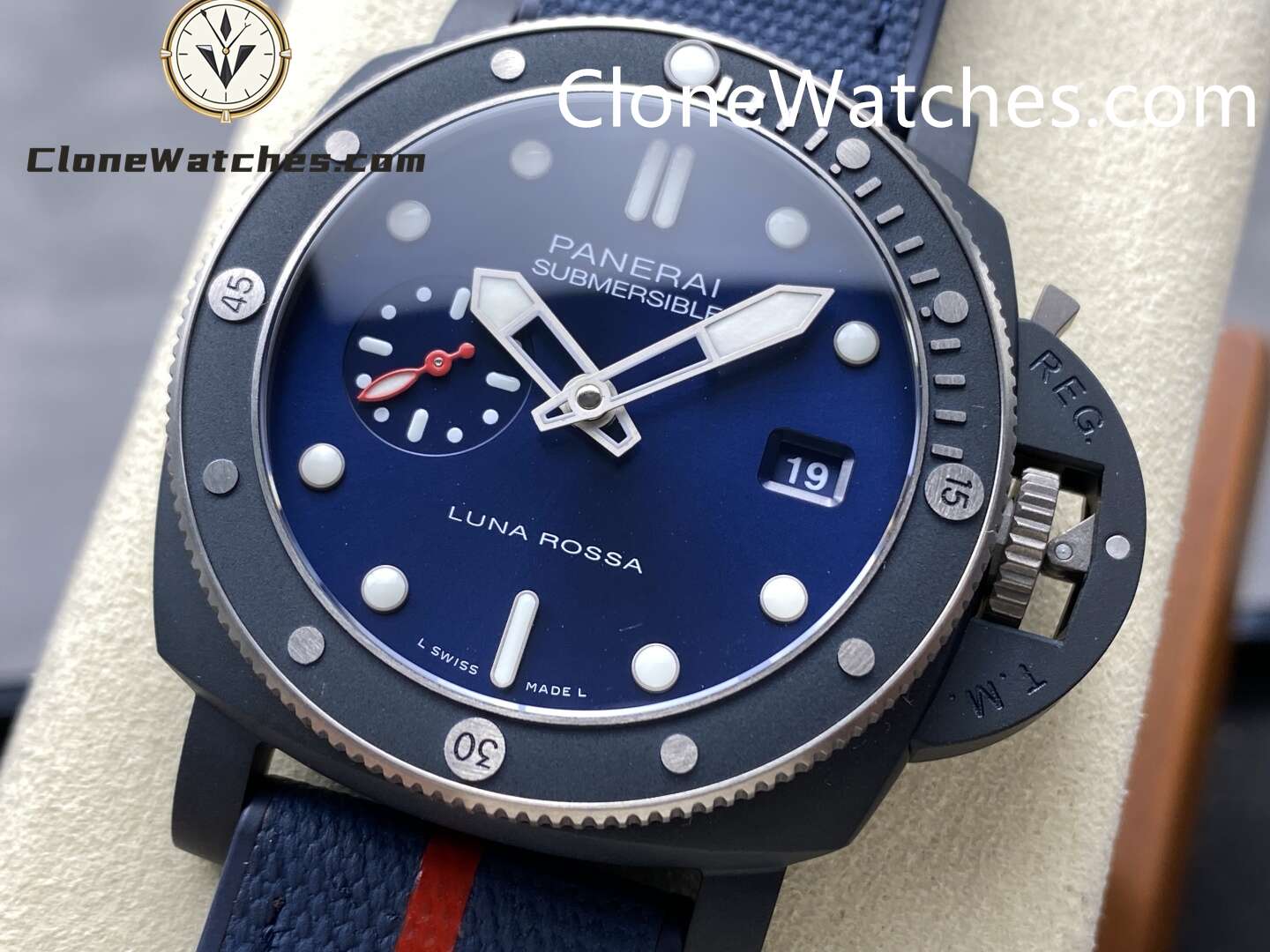 Panerai Super Clone Watches 1:1 Submersible QuarantaQuattro Luna Rossa Ti-CeramitechTM PAM01466 Blue Dial