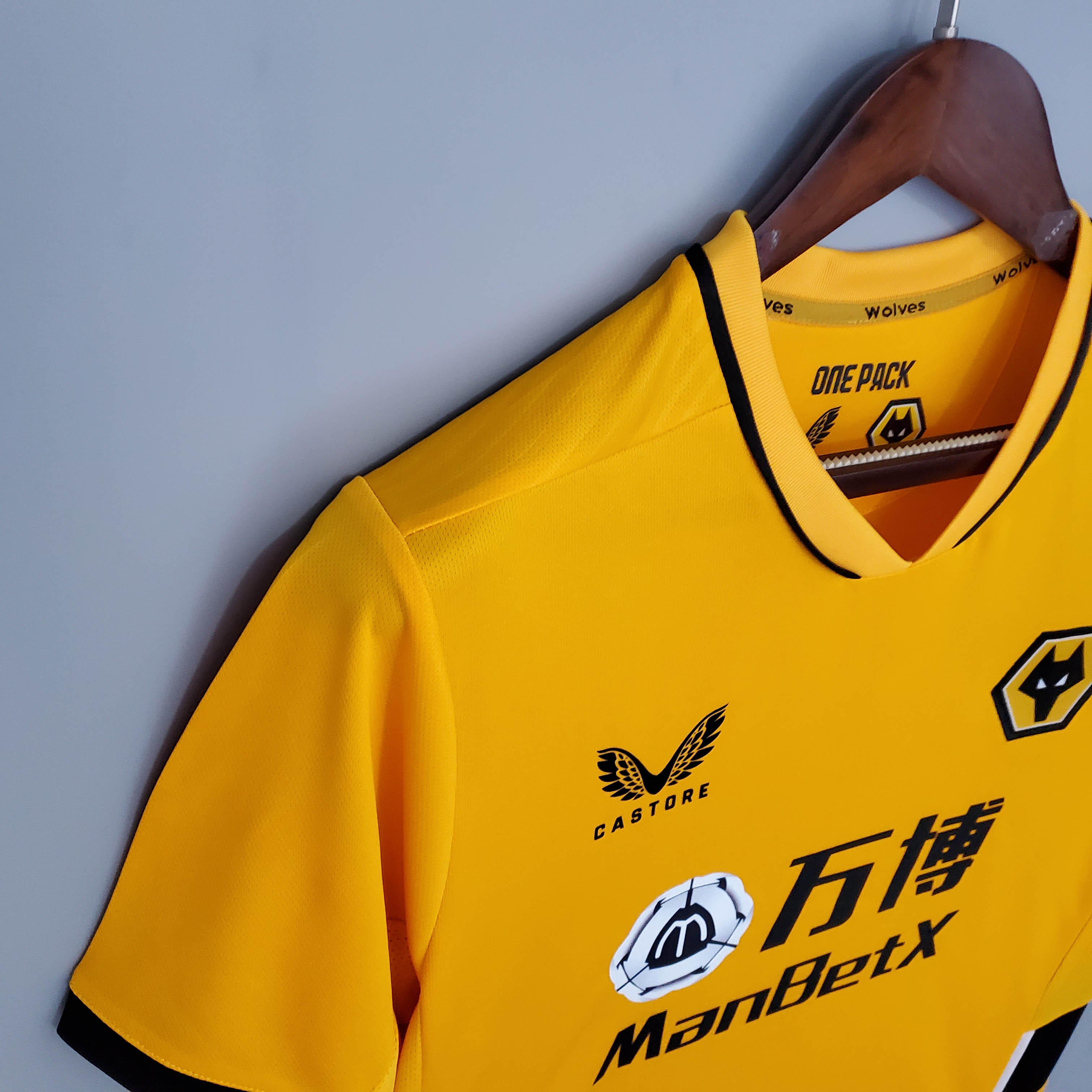 2021/22 Wolves home jersey 1:1 Thai quality - Fans Edition