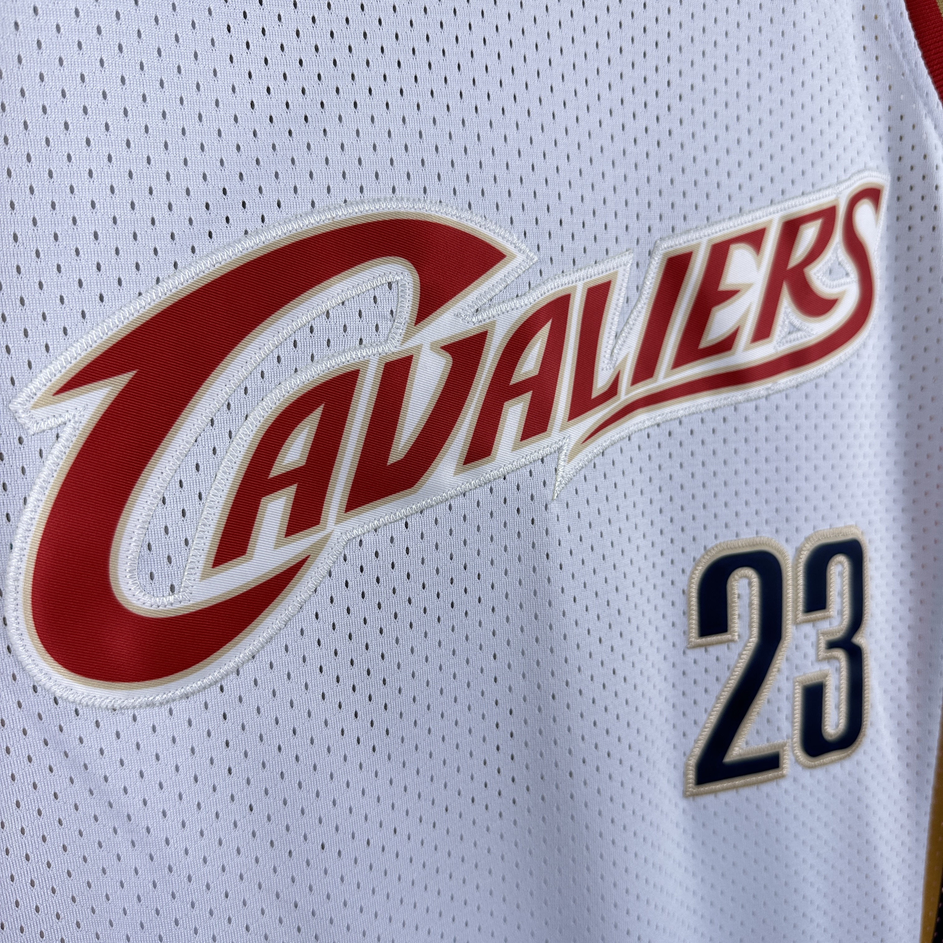 Embroidered MN Retro Jersey Cavaliers 03/04 Season White No. 23 James