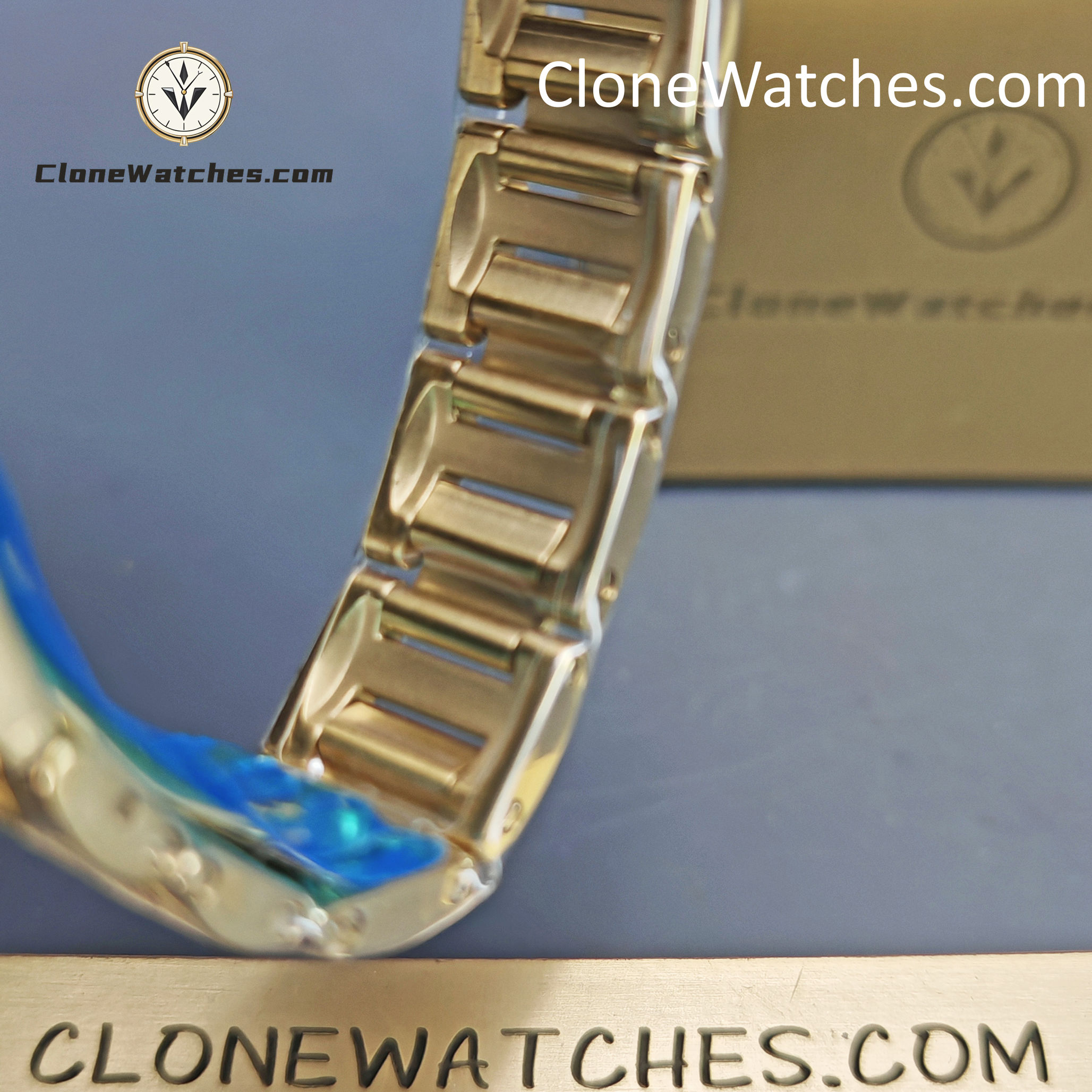 Cartier Super Clone Watches 1:1 Ballon Bleu de 18K Gold W69001Z2 Silver Dial 28mm