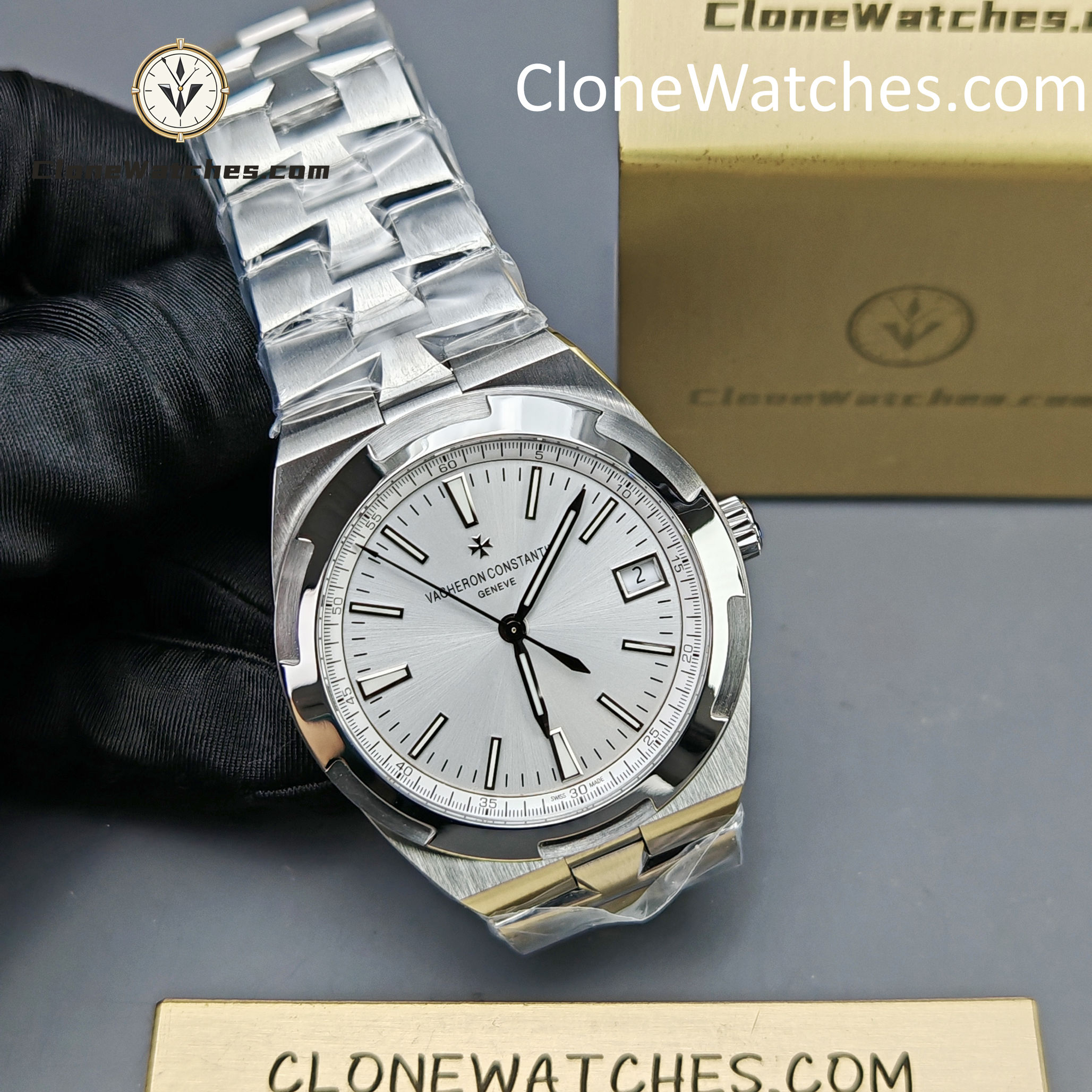 Vacheron Constantin Super Clone Watches 1:1 Overseas 4500V/210A-B126 Silvery white Dial