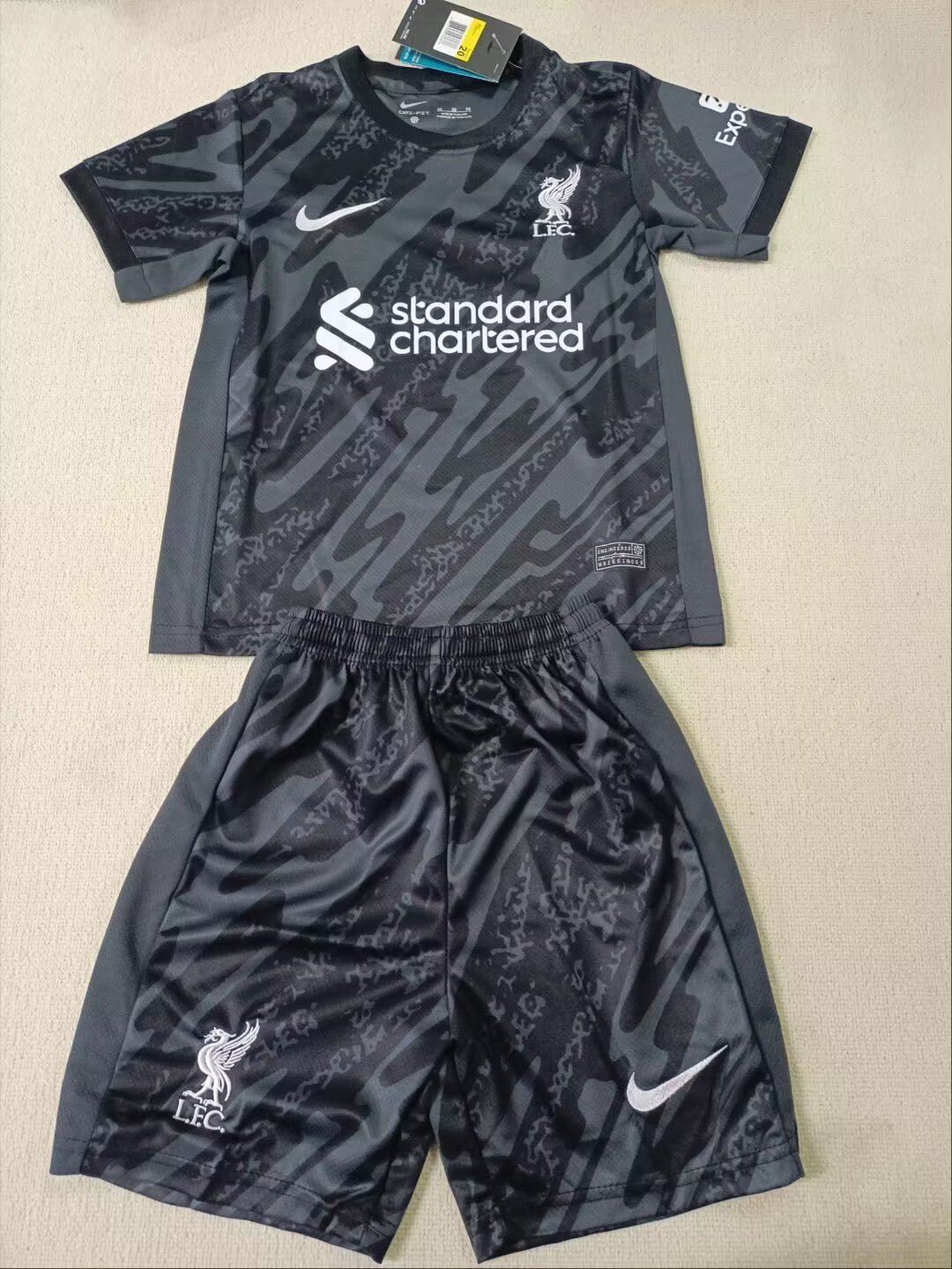 2024/25 Liverpool children's black goalkeeper jersey 1:1 Thai quality