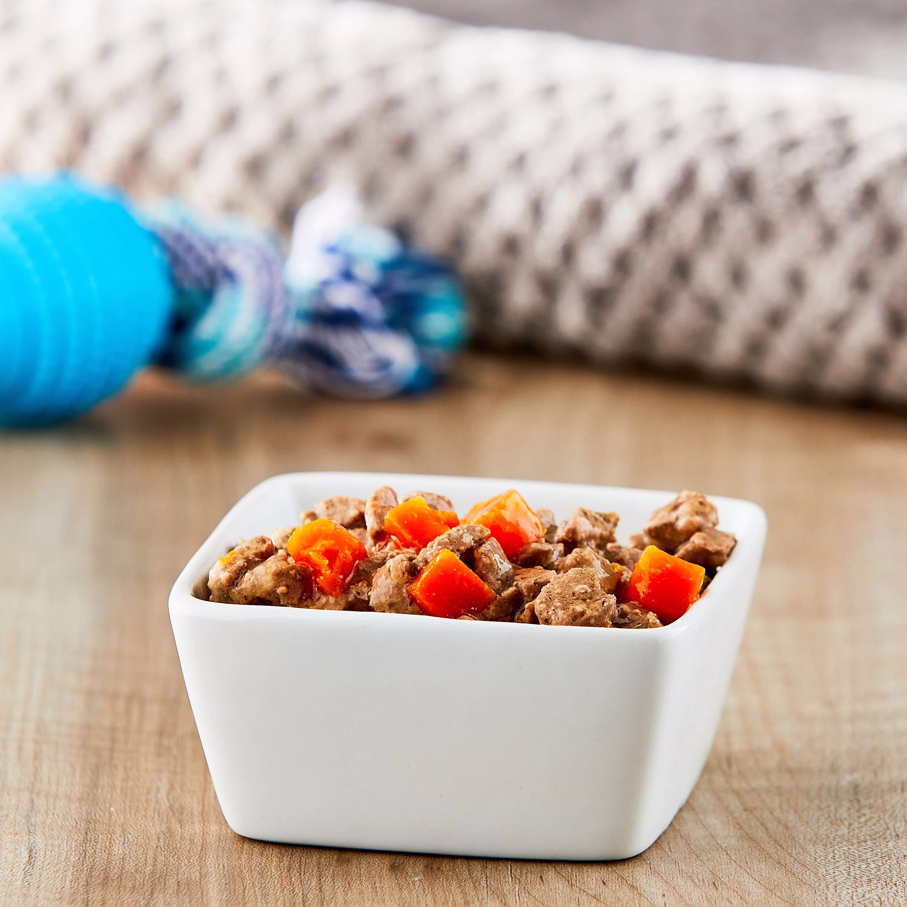 Pure Balance Grain-Free Wet Dog Food, Beef Stew with Carrots, 3.5 oz Tray