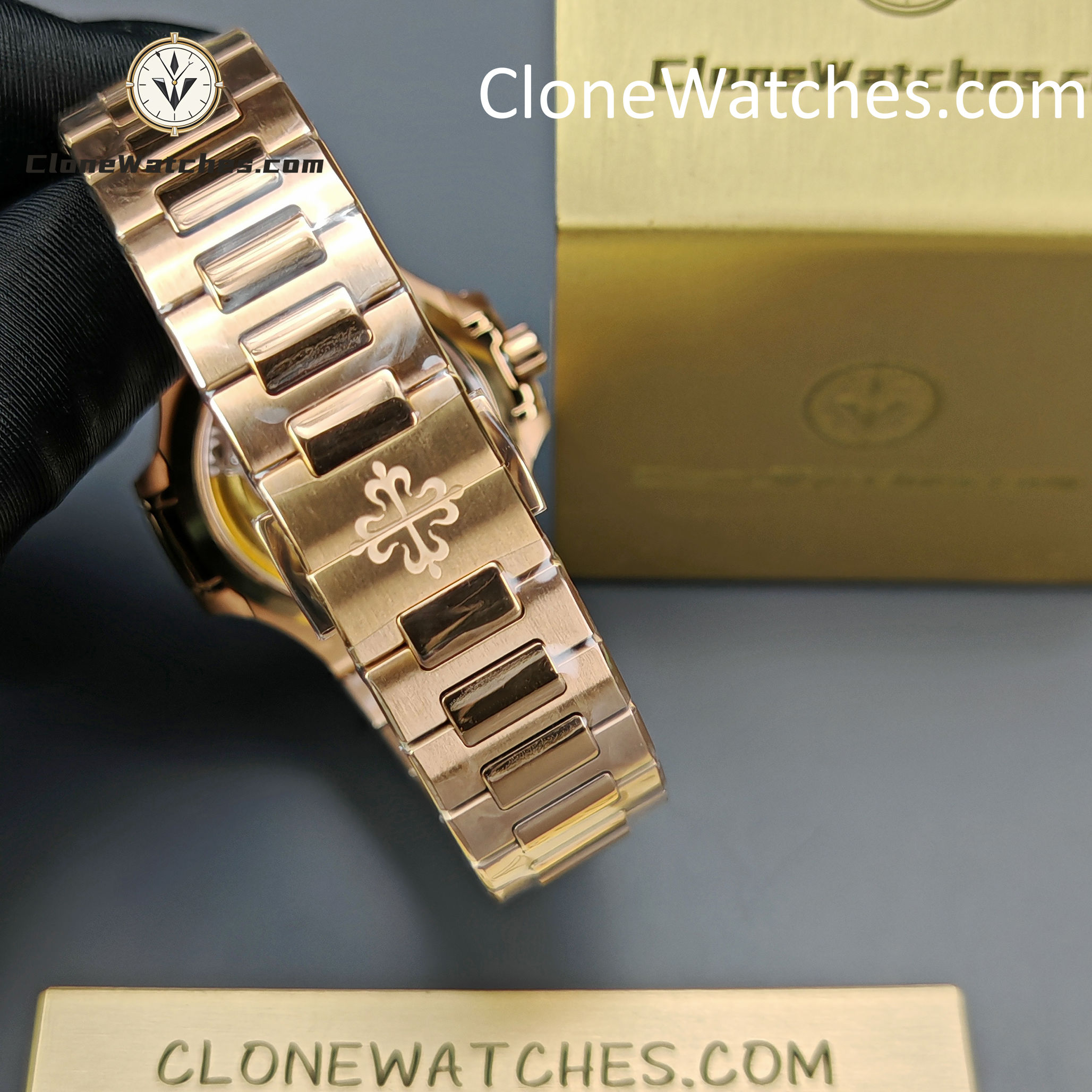 Patek Philippe Super Clone Watches 1:1 Nautilus Rose Gold 7118/1R-010 35.2 mm