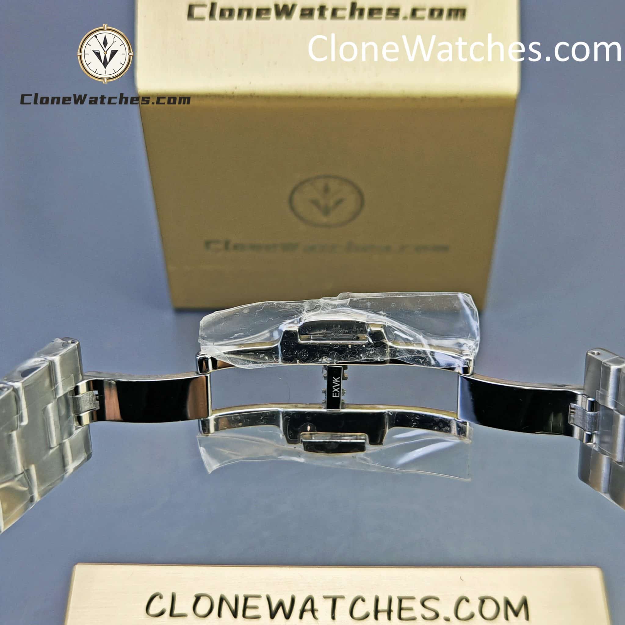 Vacheron Constantin Super Clone Watches 1:1 Overseas perpetual calendar 4300V/220G-B945 Blue Dial