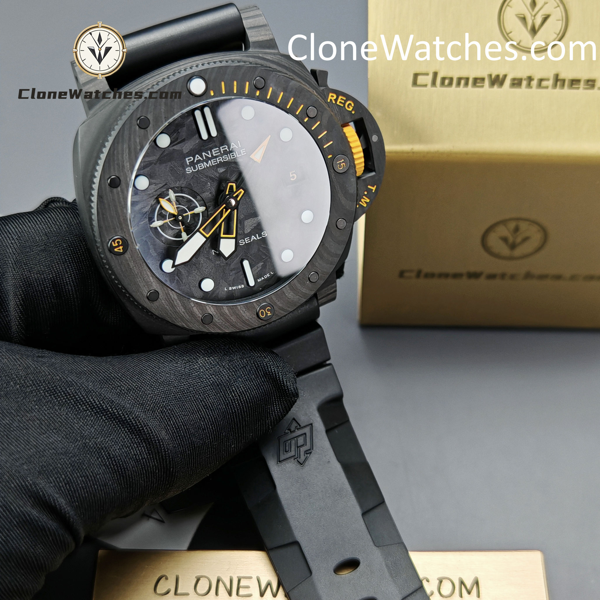 Panerai Super Clone Watches 1:1 Submersible GMT CarbotechTM PAM01324 44mm