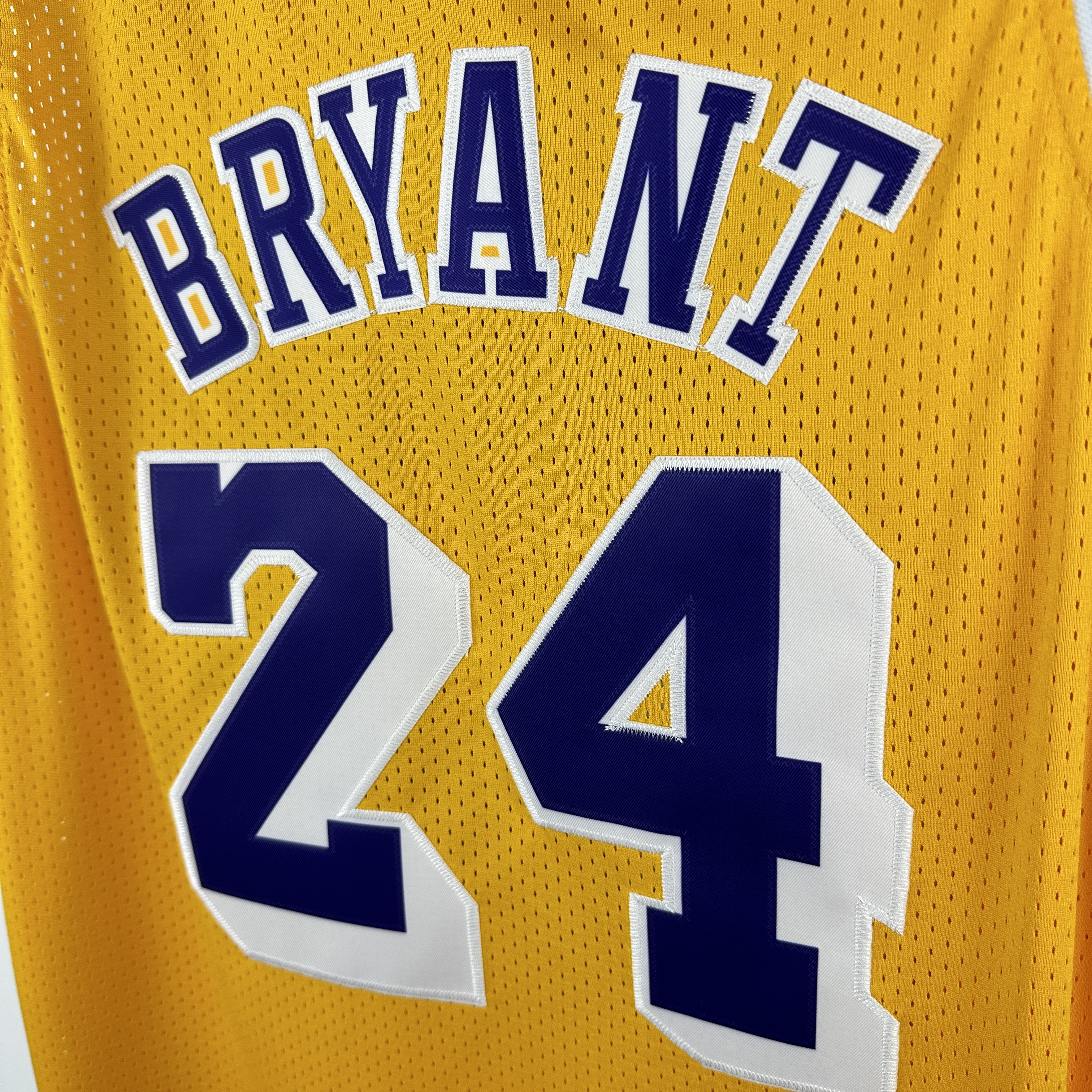 Embroidered MN Retro Jersey Lakers 07/08 Season Crew Neck Yellow No. 24 Kobe