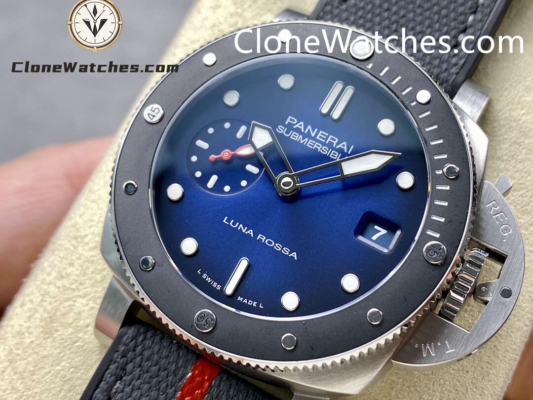 Panerai Super Clone Watches 1:1 Submersible Luna Rossa PAM01565 Blue Dial 42mm