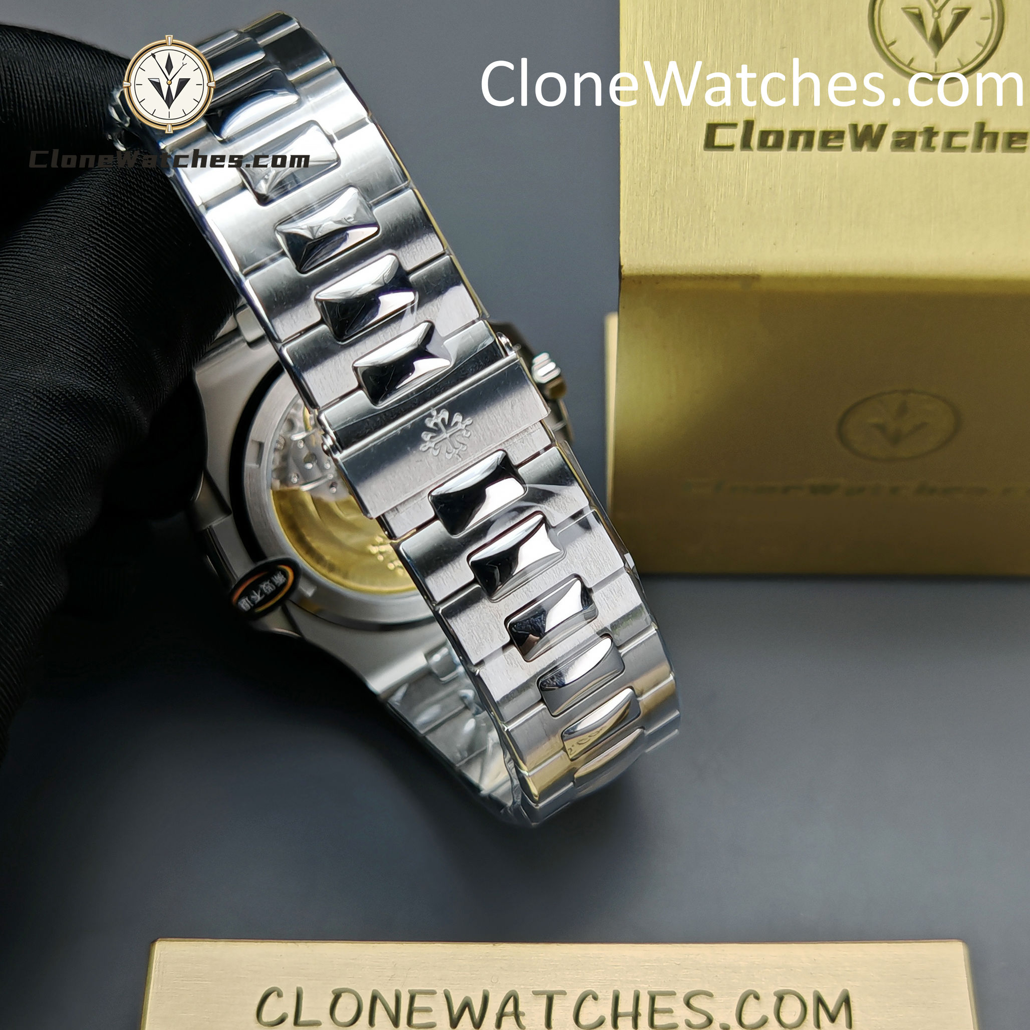 Patek Philippe Super Clone Watches 1:1 Nautilus 5711 Green Dial
