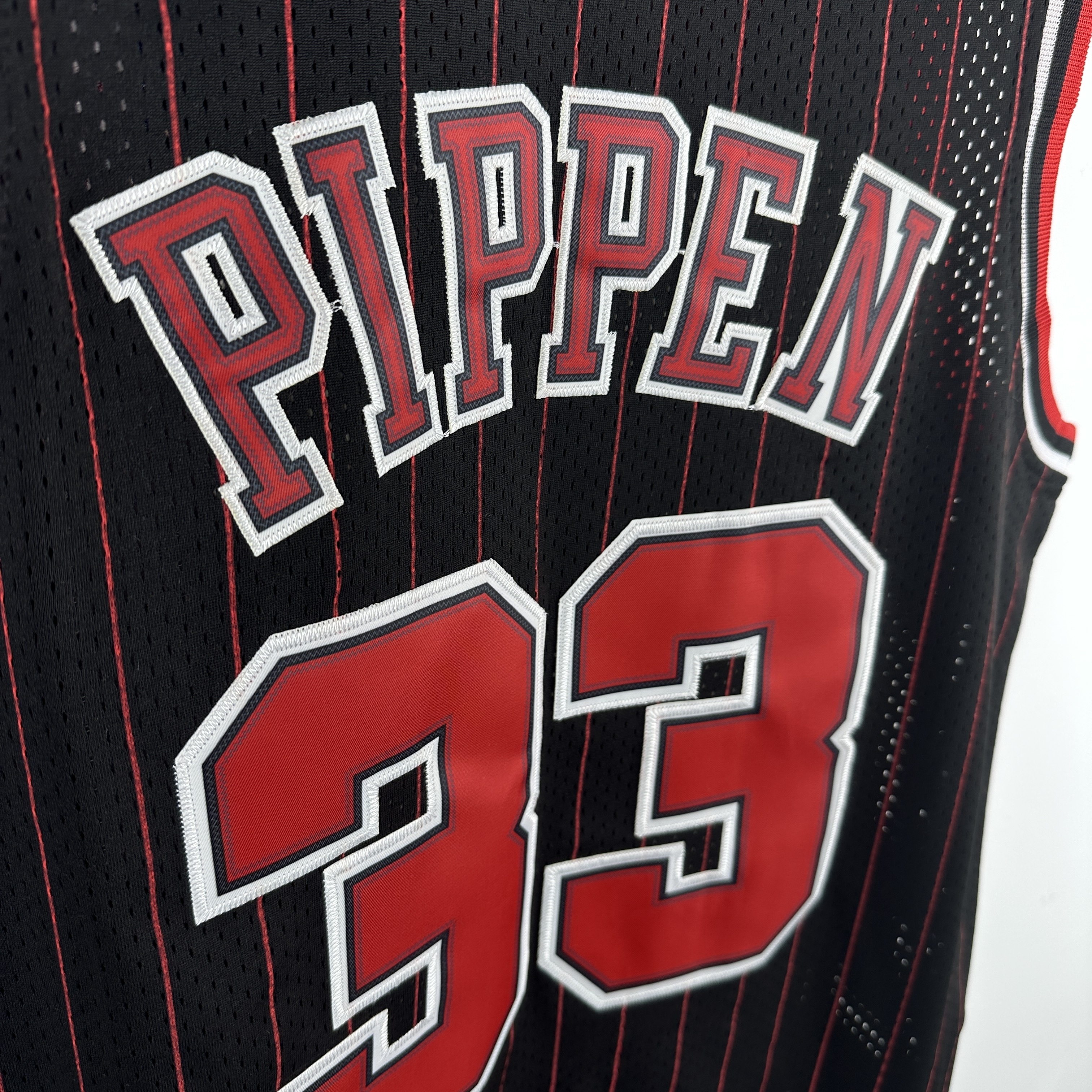 Embroidered MN retro jersey, Bulls 97/98 season, black stripes, No. 33 Pippen