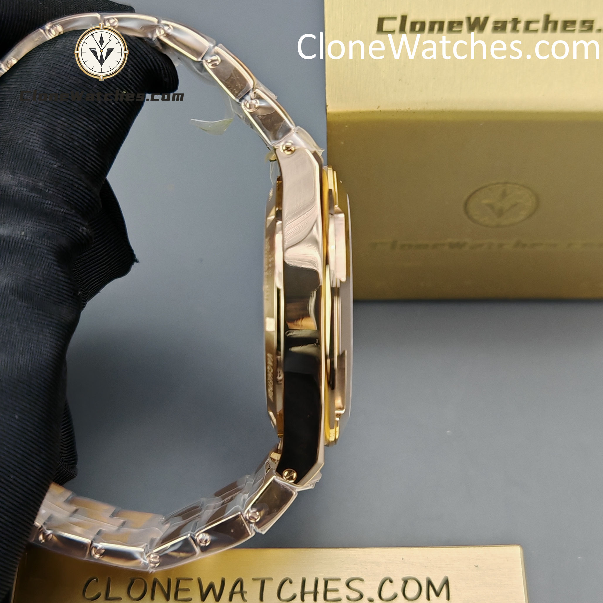 Vacheron Constantin Super Clone Watches 1:1 Overseas Rose Gold 4500V/210R-B705 Blue Dial