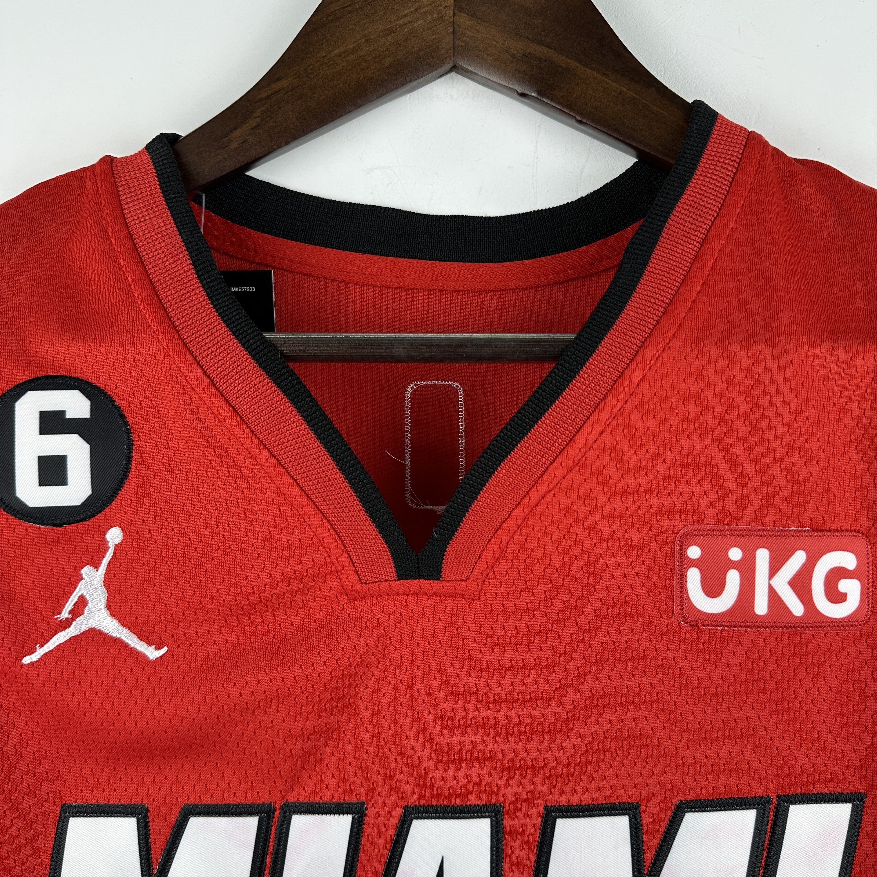 Embroidered Heat V-neck red No. 13 Adebayo