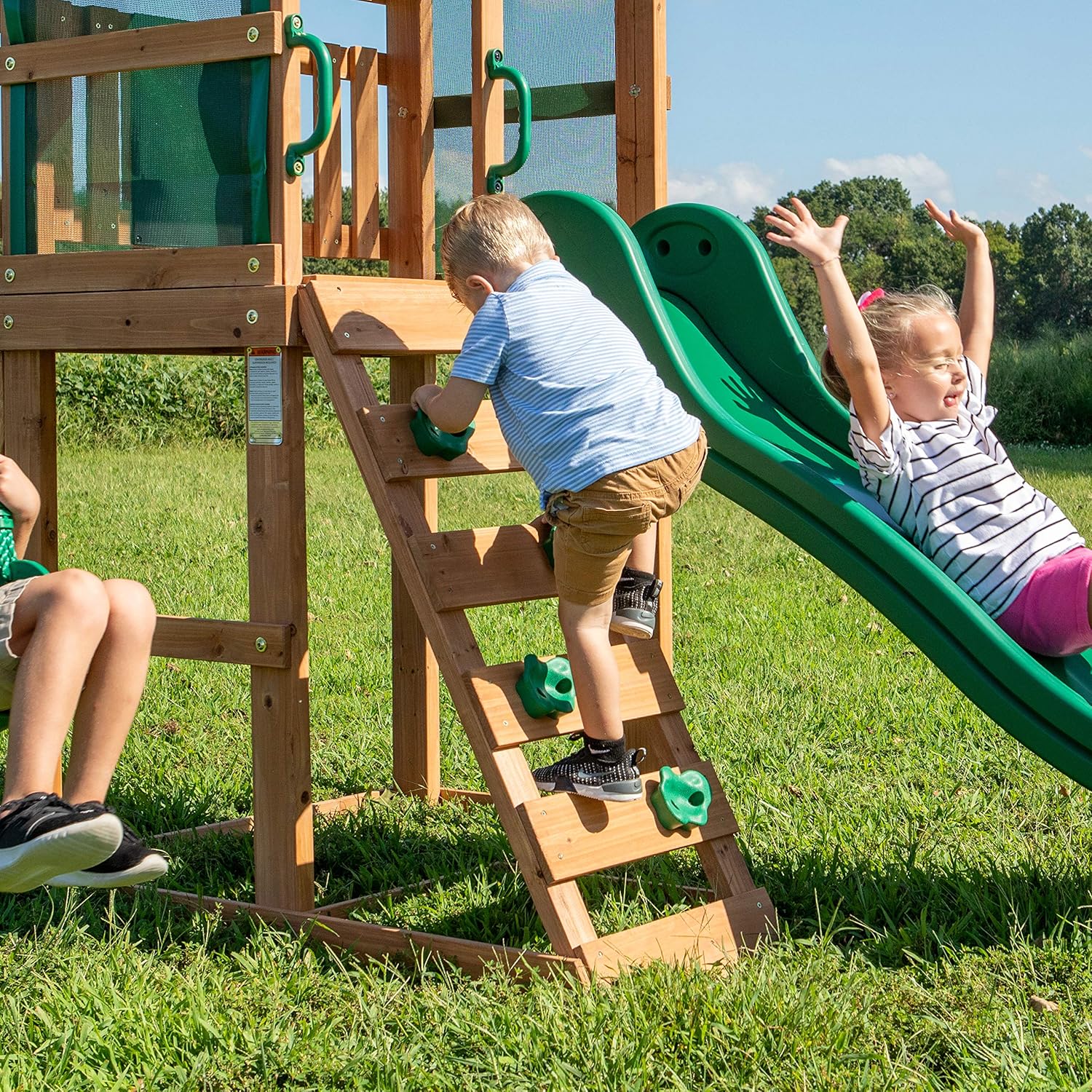 Aire de jeux en bois maisonnette extérieur balançoire toboggan bac à sable