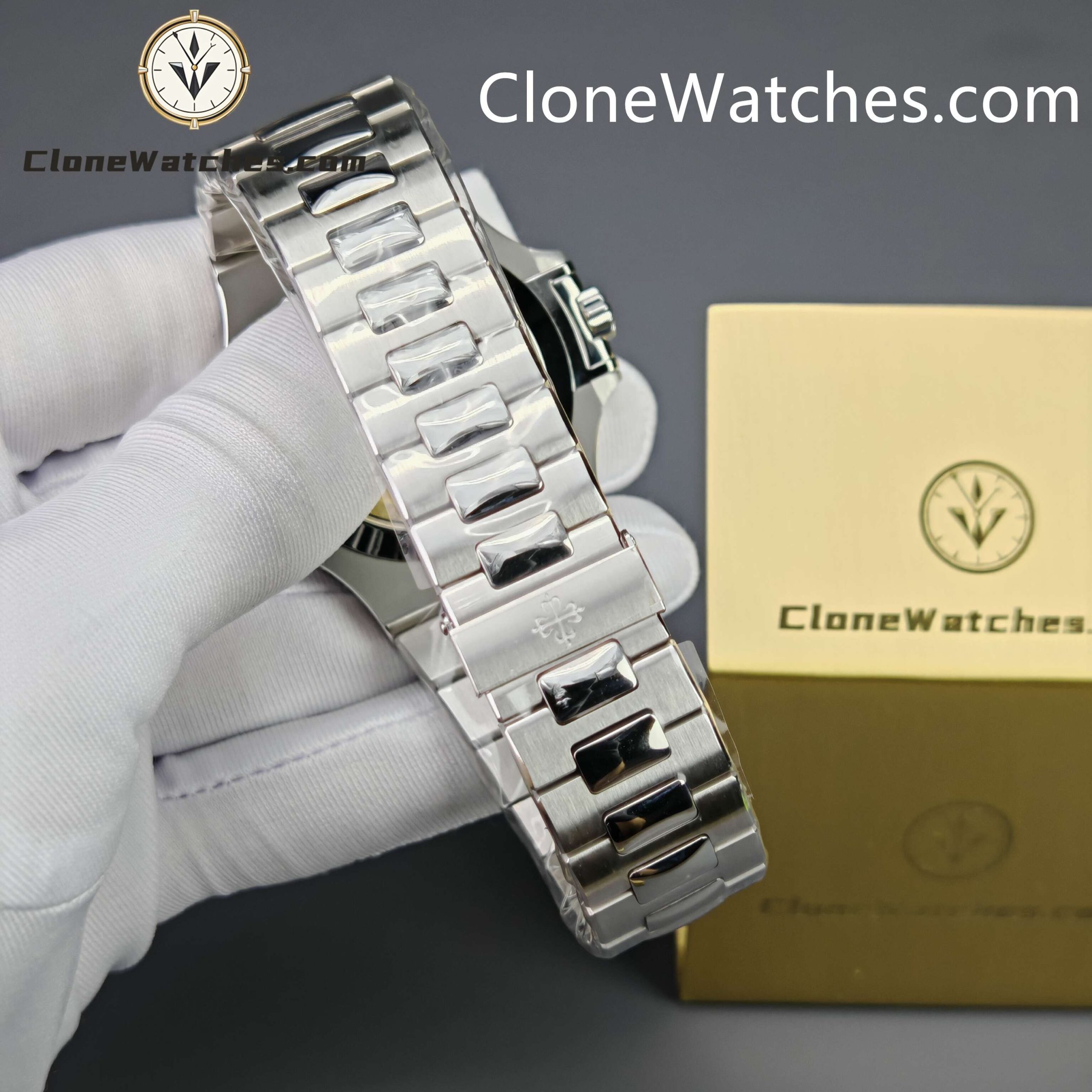 Patek Philippe Super Clone Watches 1:1 Nautilus 5726 Annual Calendar White Dial