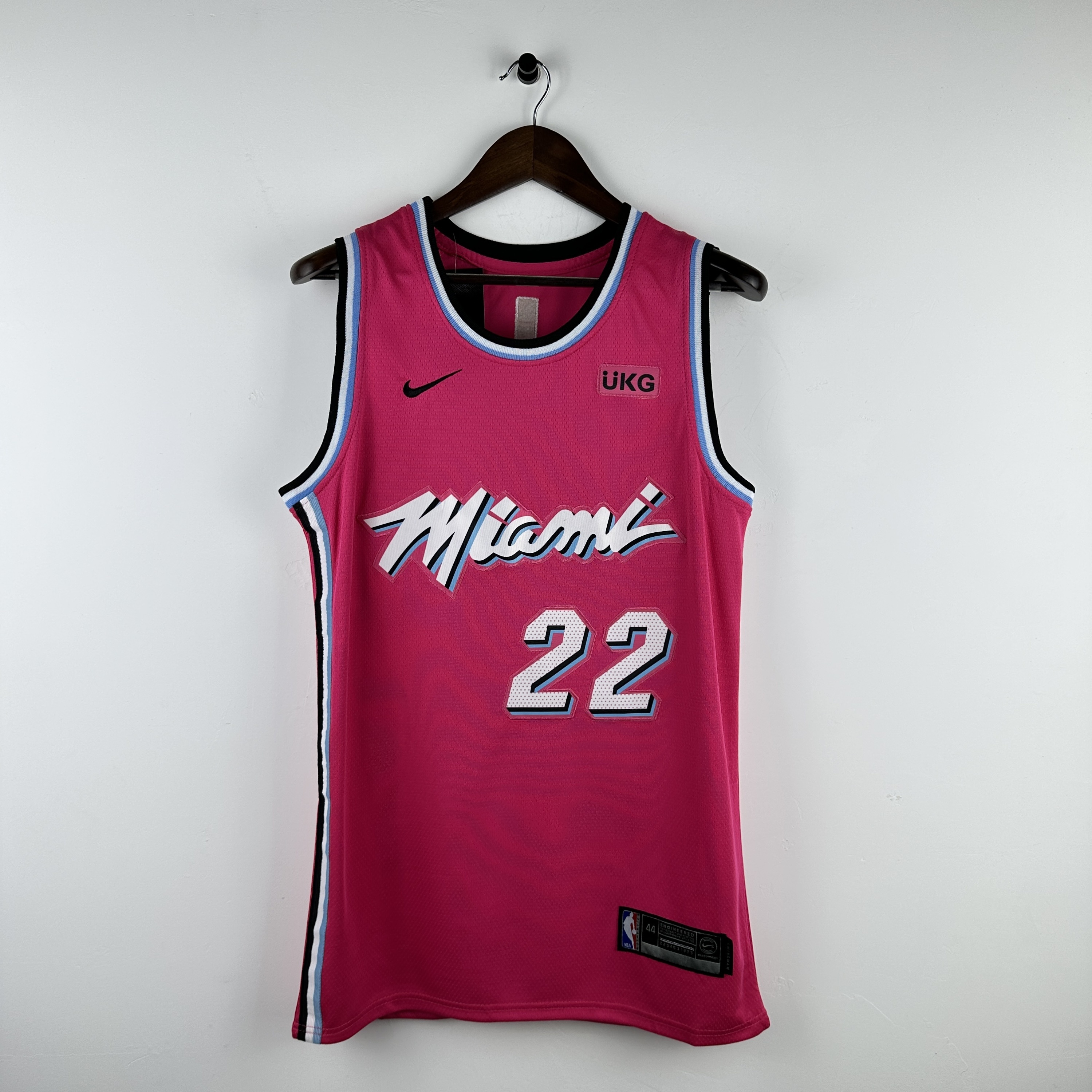 Embroidered Heat Crew Neck Pink No. 22 Butler