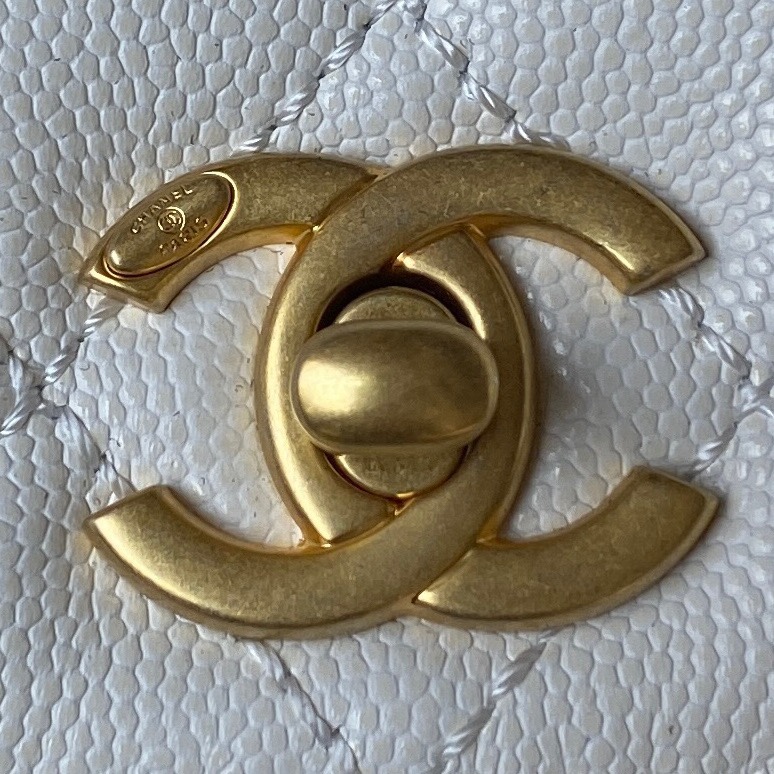 Chane1 𝑐𝑜𝑐𝑜 ℎ𝑎𝑛𝑑𝑙𝑒 flap handbag   𝑠𝑖𝑧𝑒：23cm