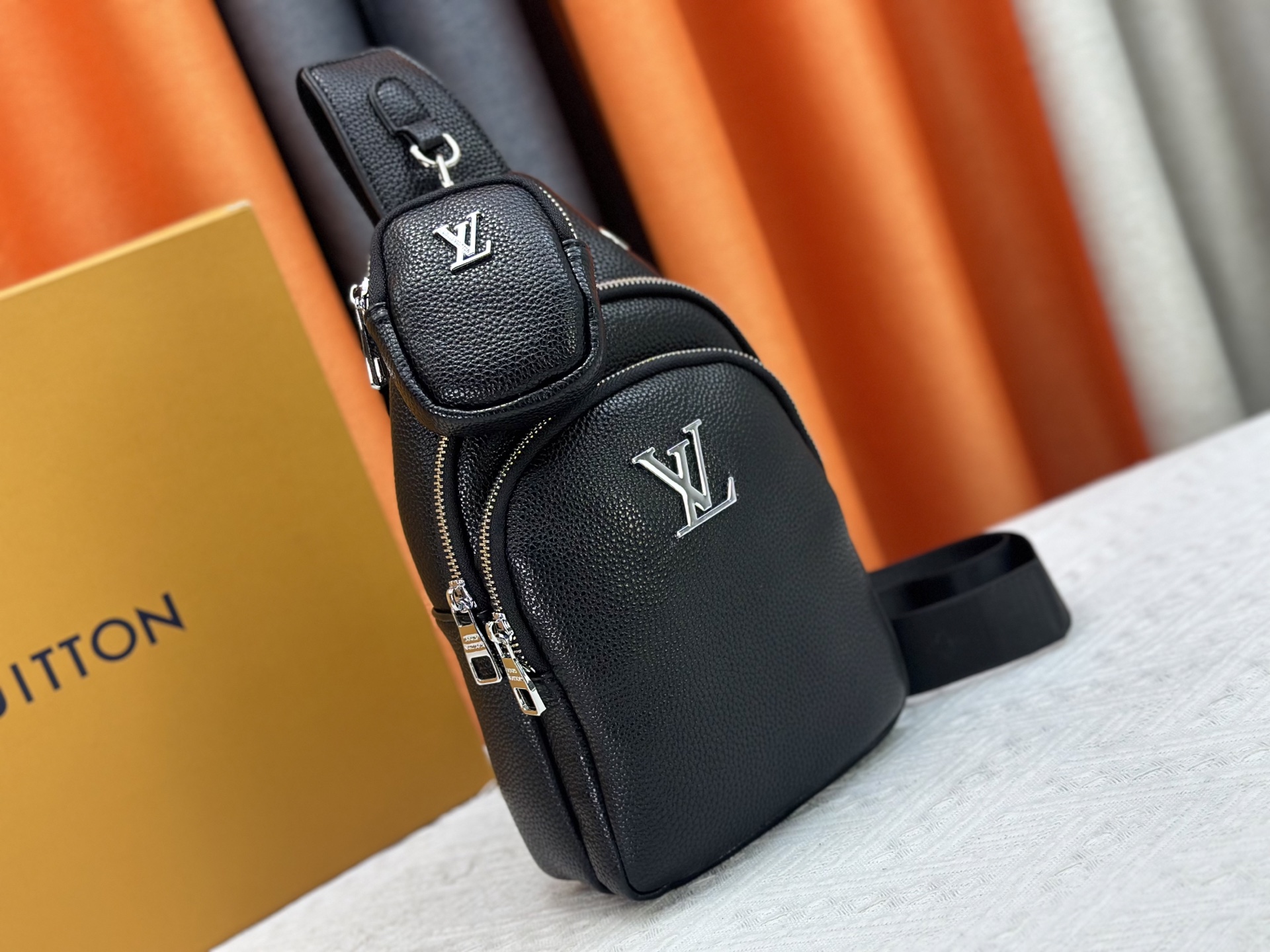 The latest style of LV men's chest bag