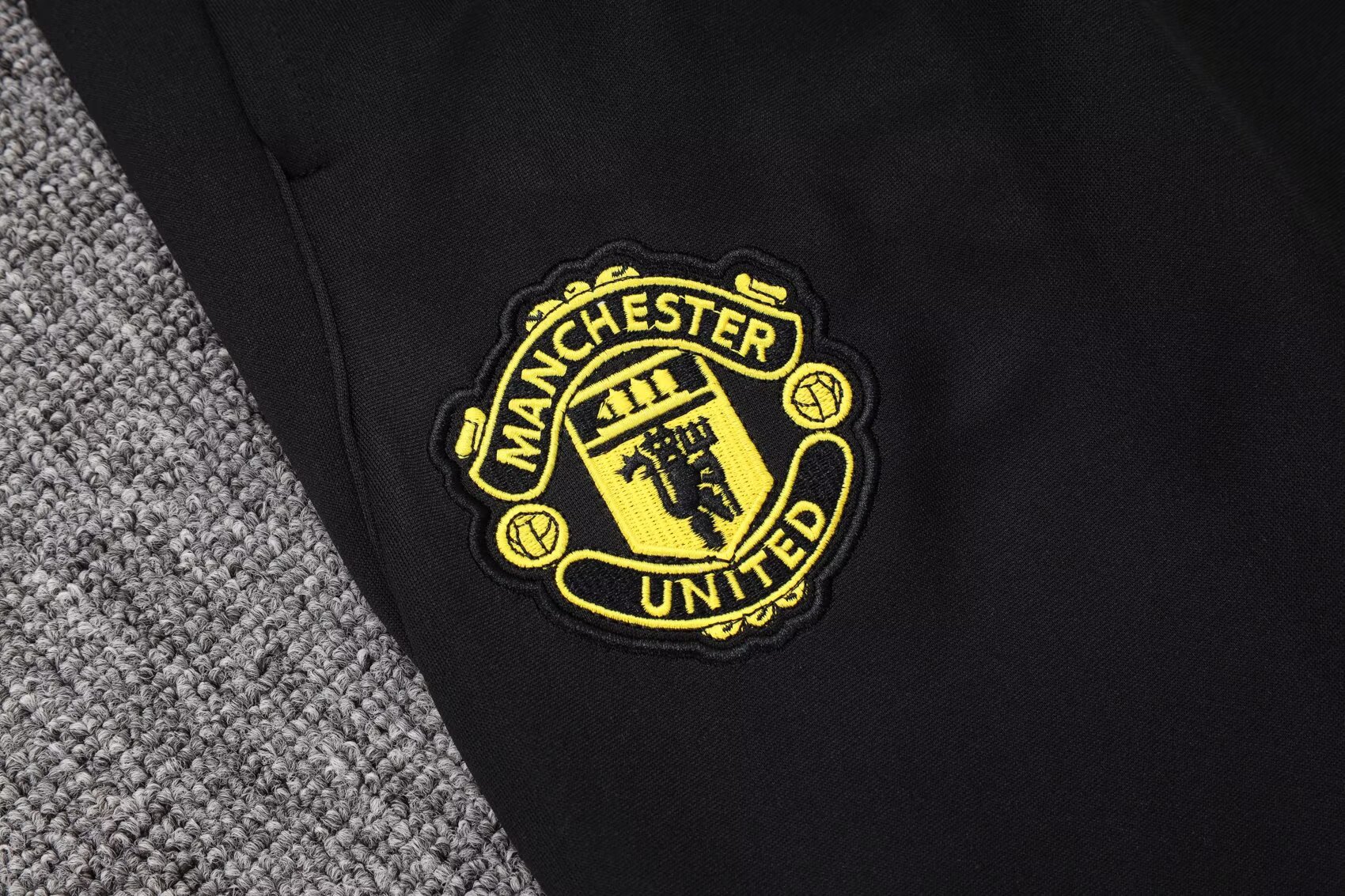 2025/26 Manchester United Black Jacket Tracksuit