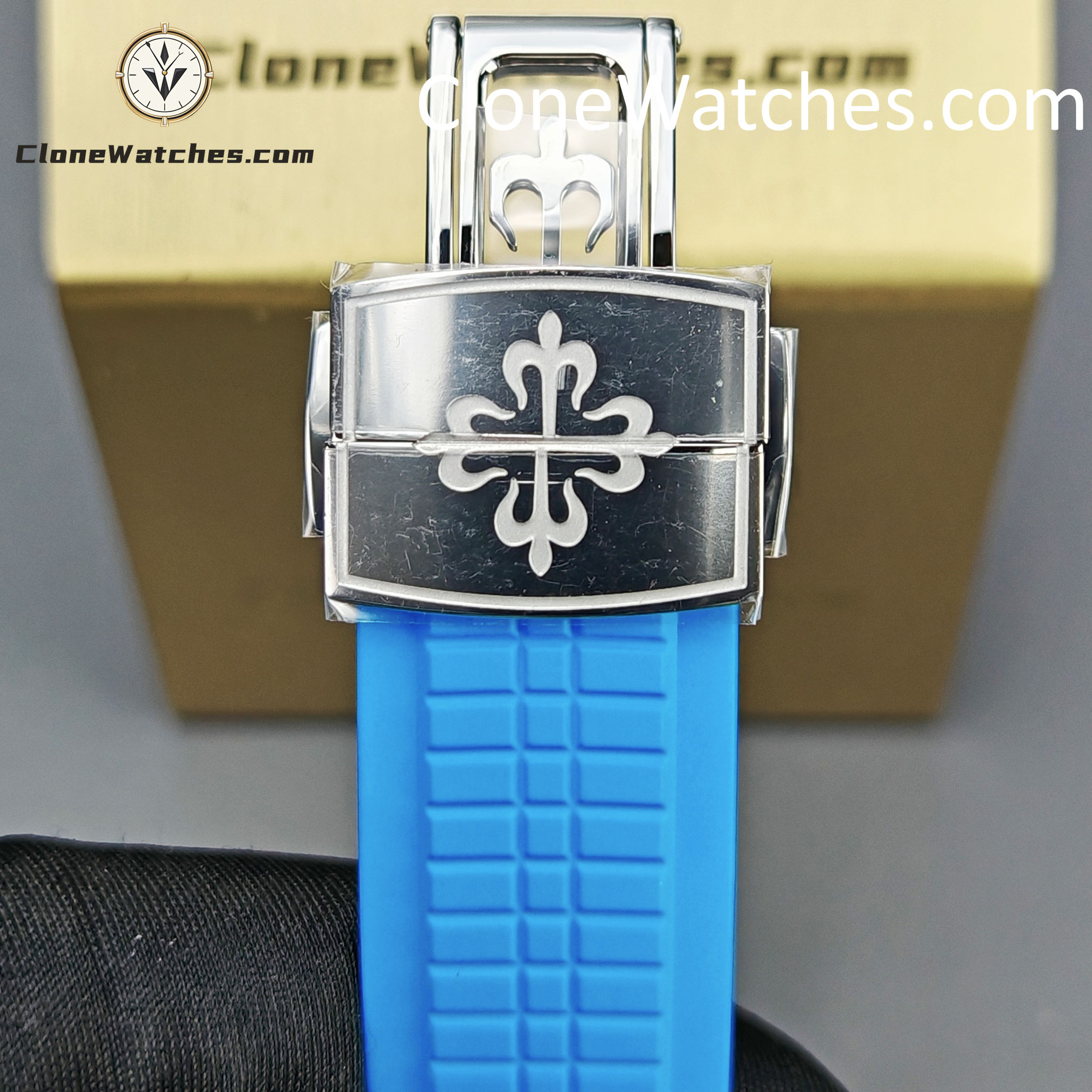 Patek Philippe Super Clone Watches 1:1 Aquanaut 5167 Black Dial Blue Strap 40mm
