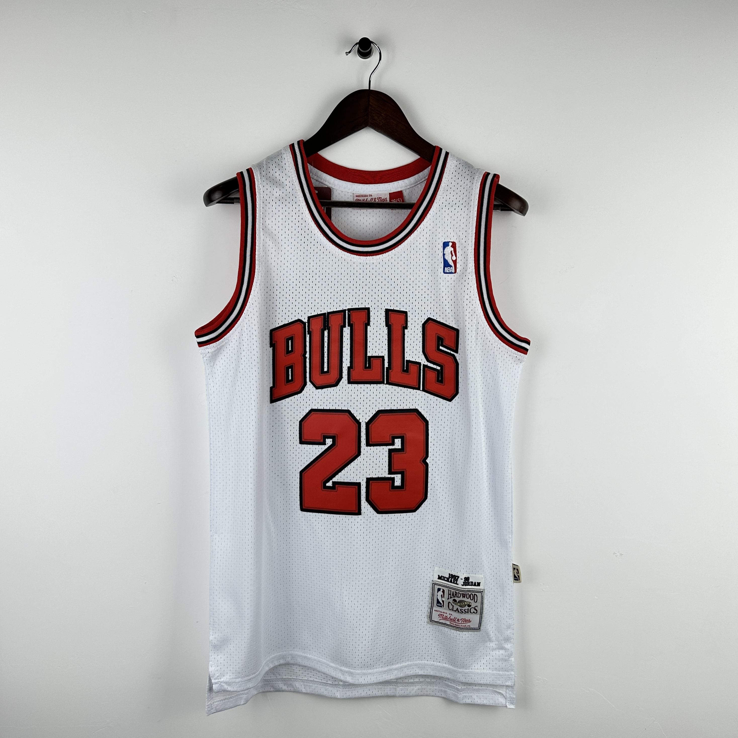 Embroidered MN retro jersey Bulls 97/98 season white No. 23 Jordan