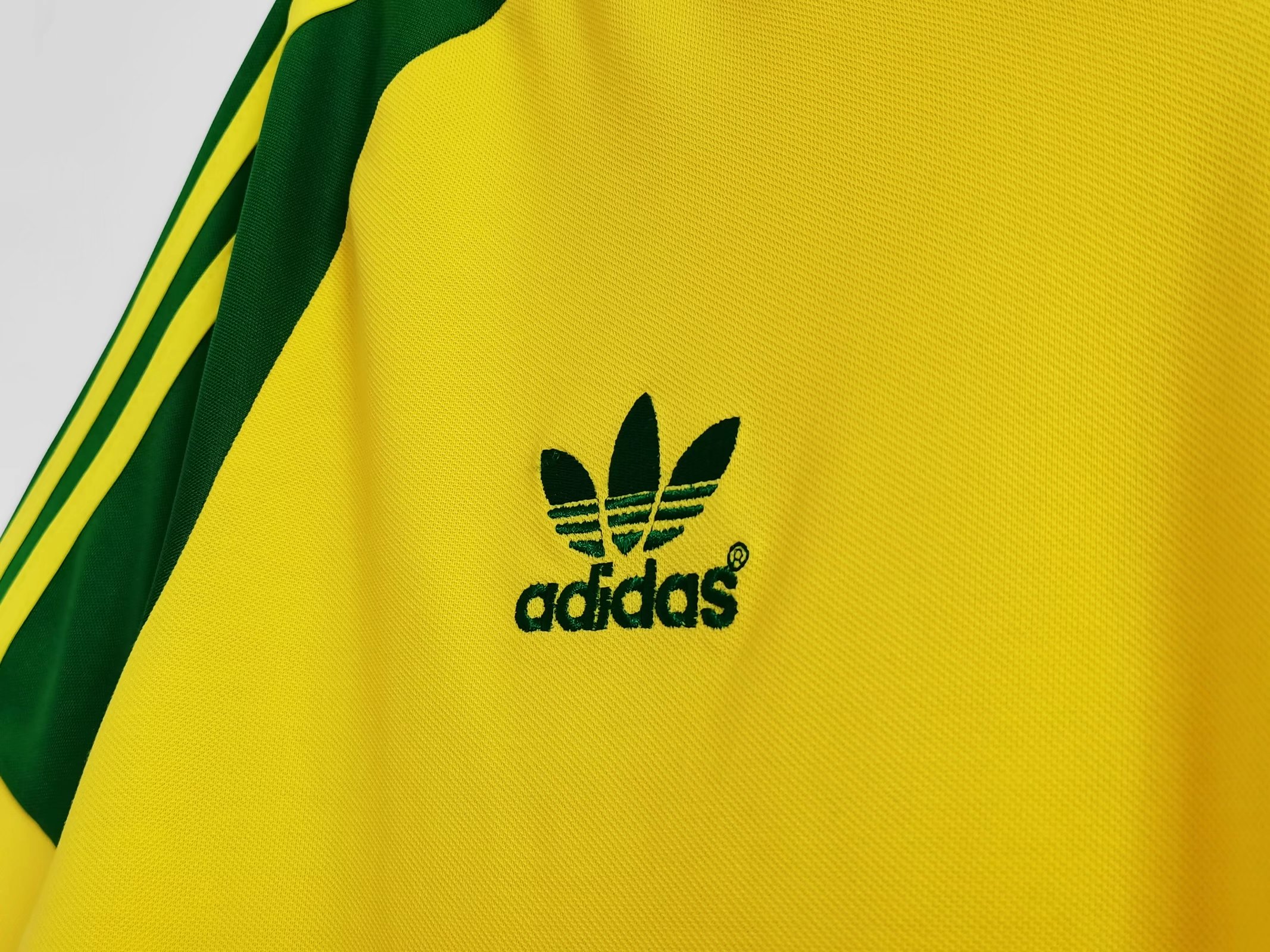 1982 Wales away retro jersey 1:1 Thai quality