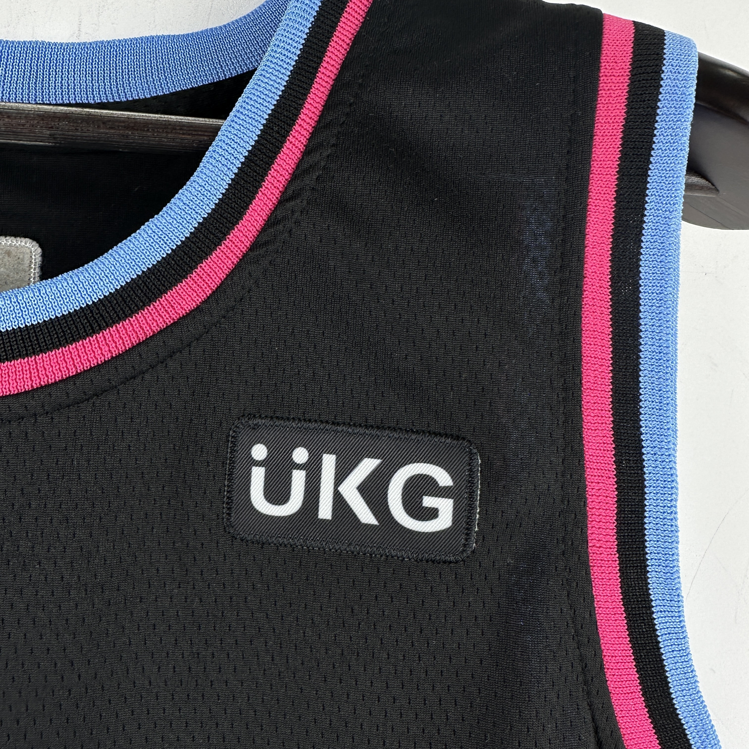 Embroidered Heat Crew Neck Black No. 22 Butler