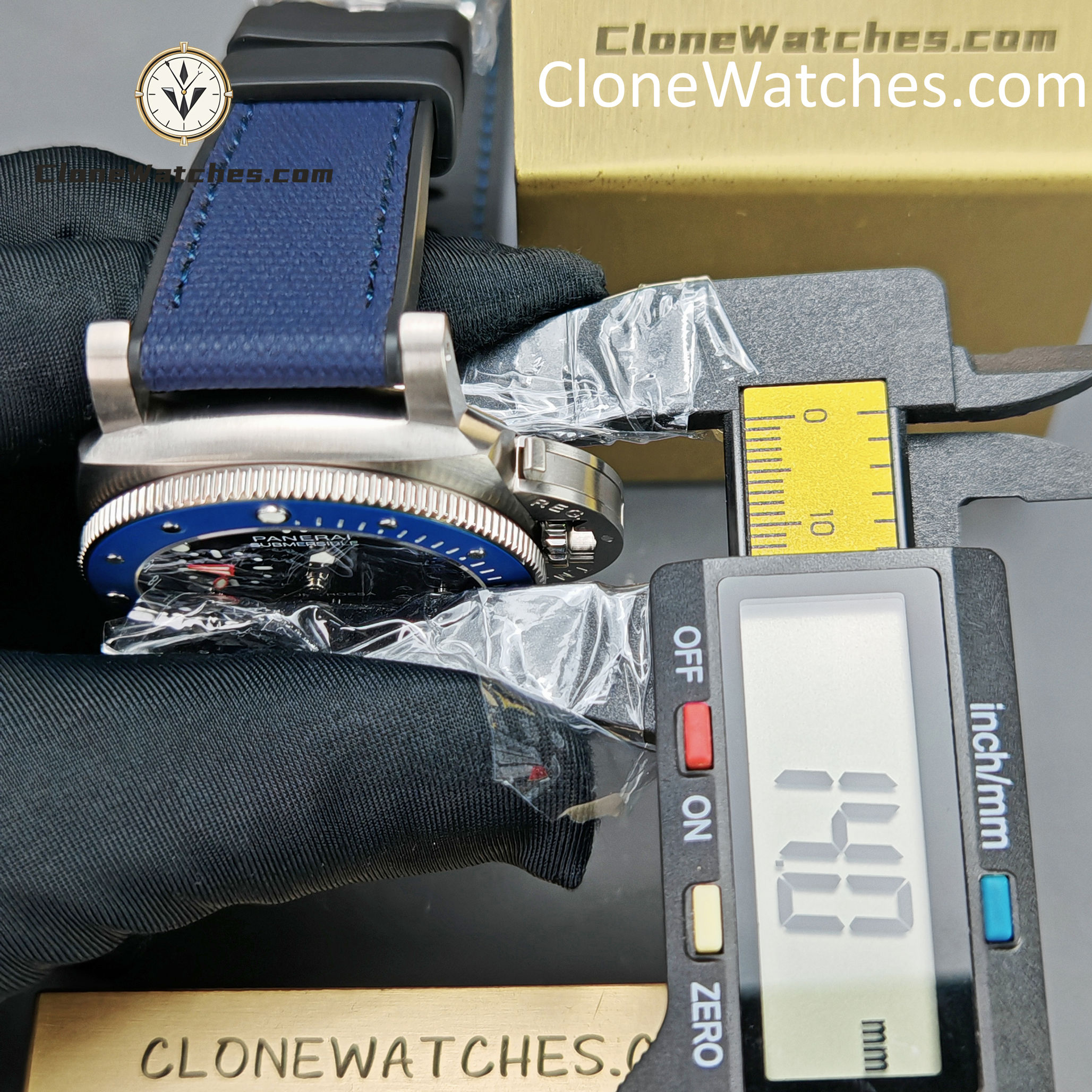 Panerai Super Clone Watches 1:1 Submersible GMT Luna Rossa Titanio PAM01507 42mm