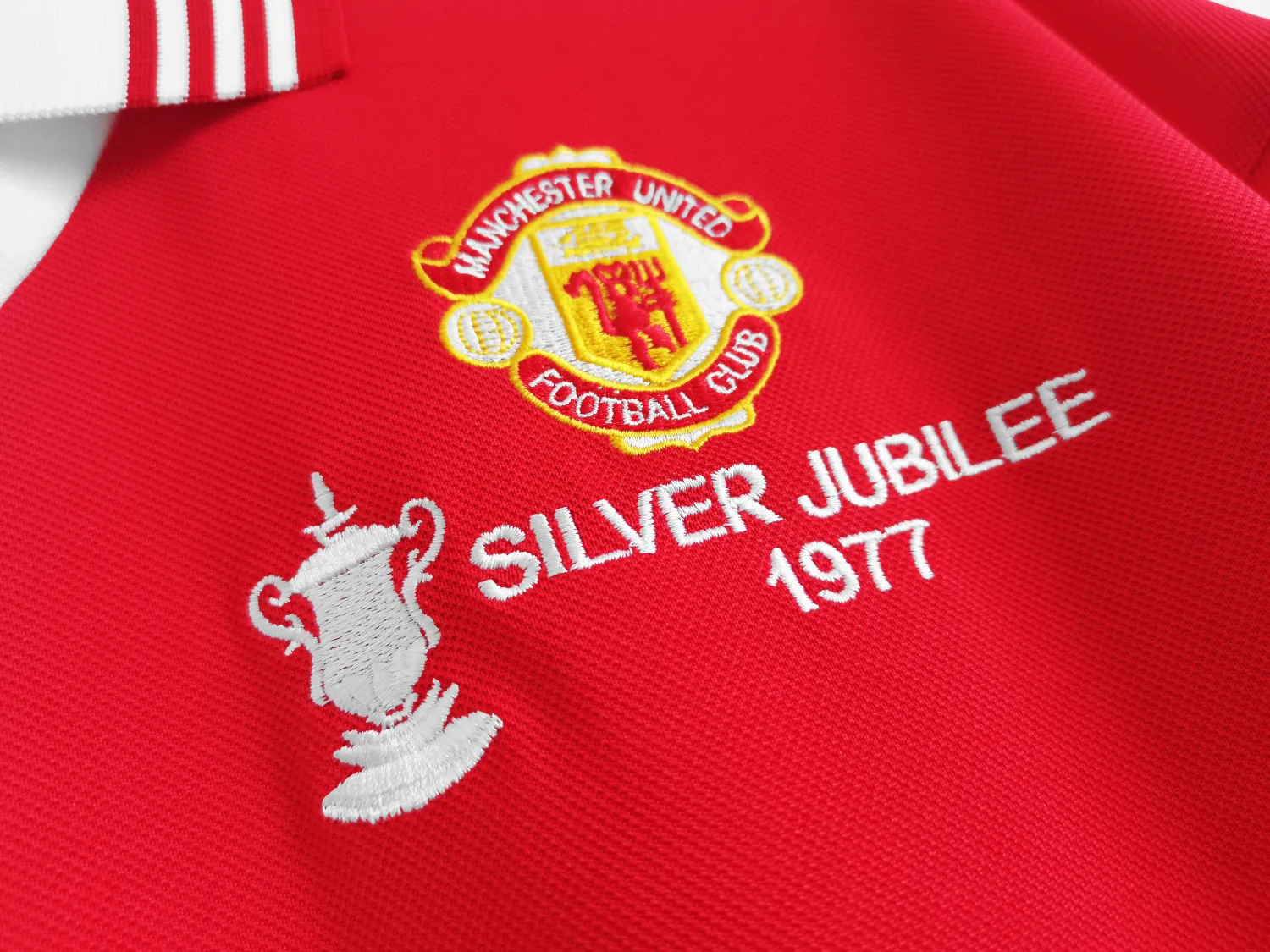 1977 Manchester United home retro jersey
